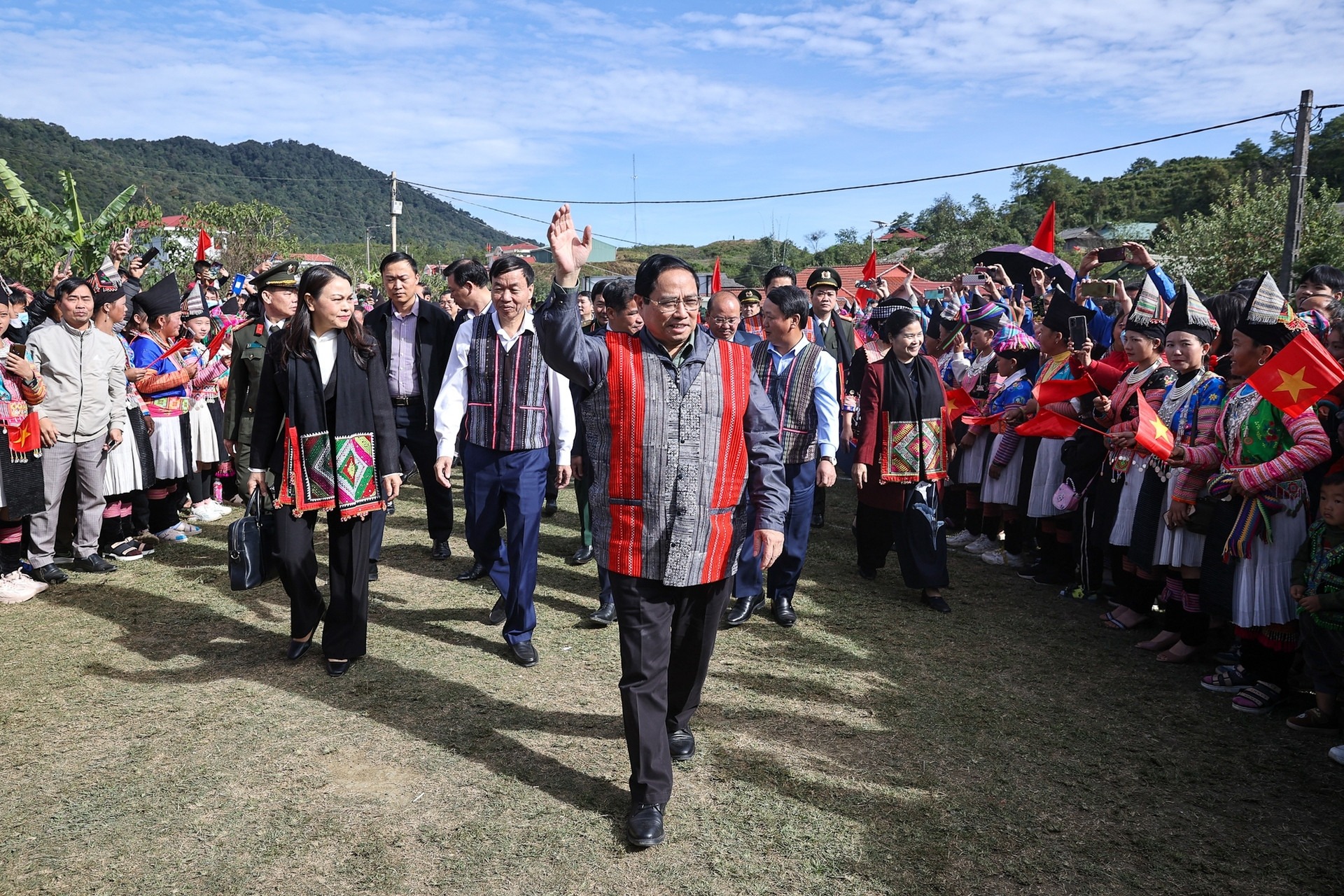 thu-tuong-chinh-phu-pham-minh-chinh-du-ngay-hoi-dai-doan-ket-toan-dan-toc-lien-khu-dan-cu-thuoc-xa-sa-de-phin-nay-la-xa--1286.jpg?width=0&s=377AINgij0TJyyLX4gx_bA