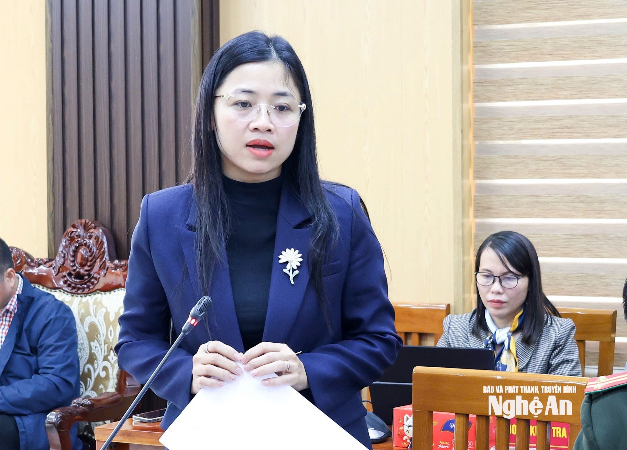 bna_pho-giam-doc-so-noi-vu-nguyen-thi-mai-thuong-giai-dap-mot-so-kien-nghi-cua-cac-dia-phuong-thuoc-linh-vuc-nganh.jpg