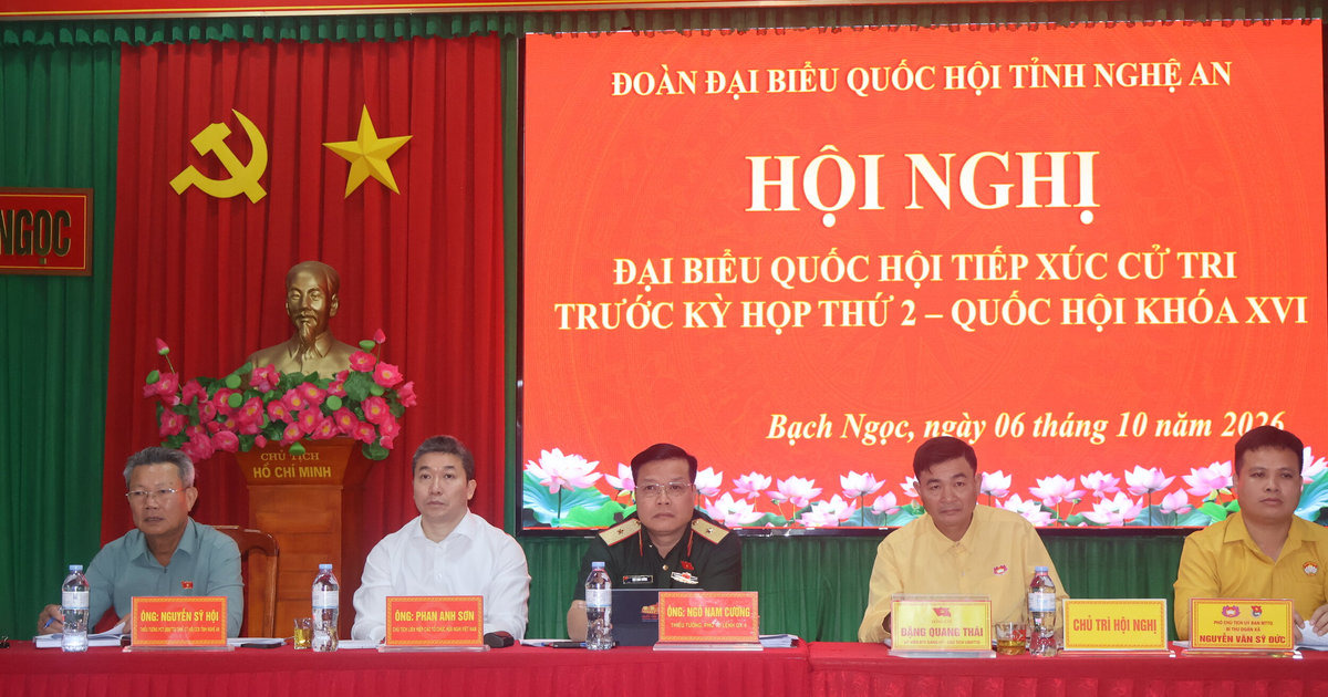 Đoàn đại biểu Quốc hội tỉnh Nghệ An tiếp xúc cử tri xã Bạch Ngọc
