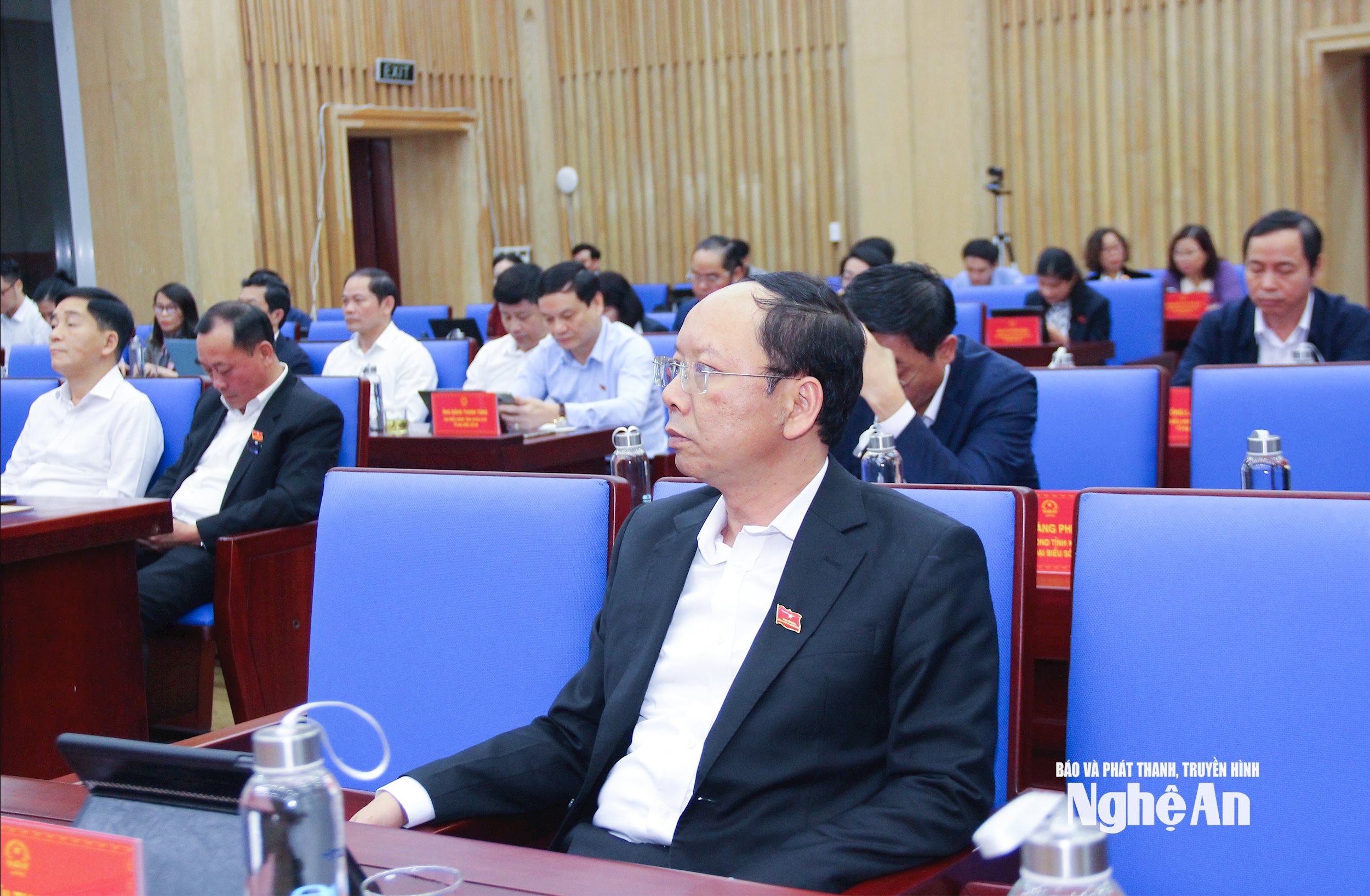 bna_cac-dai-bieu-hdnd-tinh-tham-gia-ky-hop..jpg