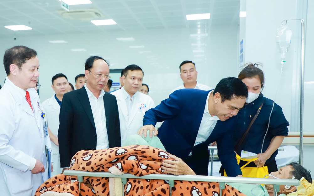 Chủ tịch UBND tỉnh Võ Trọng Hải thăm, động viên lực lượng vũ trang, công nhân, bệnh nhân trước thềm Xuân mới