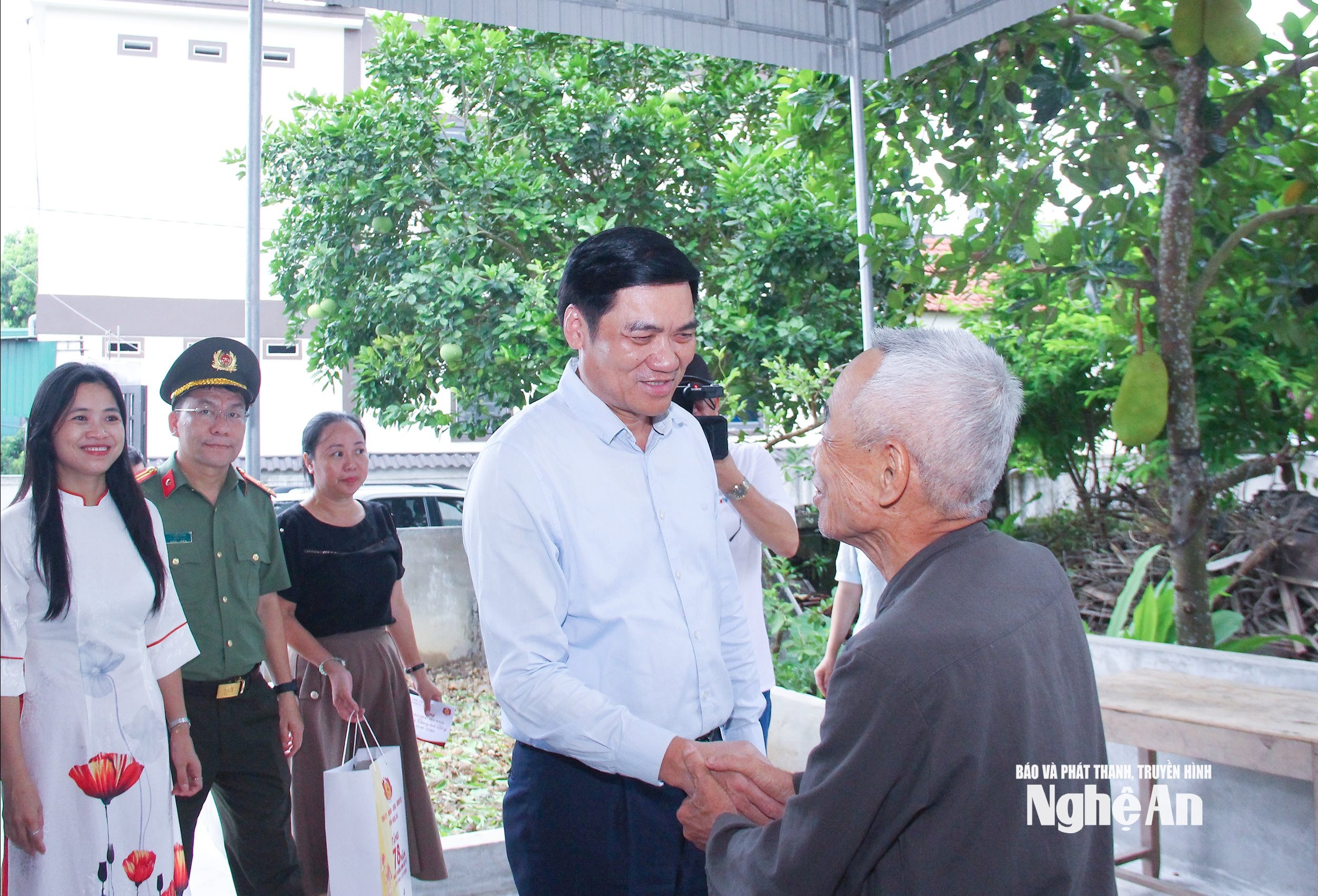 bna_-bach-ngoc1.jpg