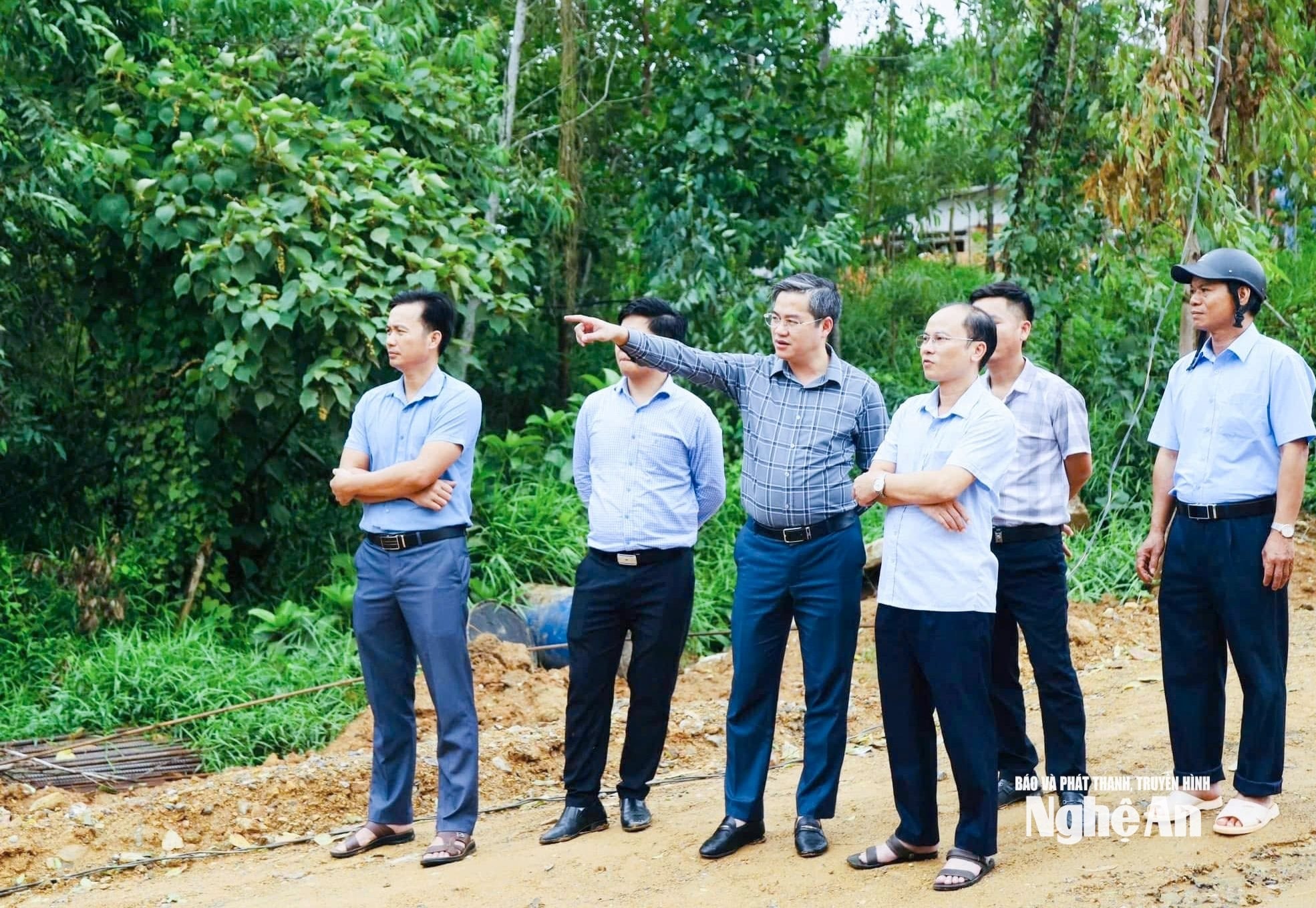 bna_lanh-dao-phuong-hoang-mai-khao-sat-giai-phong-mat-bang-thi-cong-cac-tuyen-duong-ket-noi-tren-dia-ban.-anh-mai-hoa.jpg