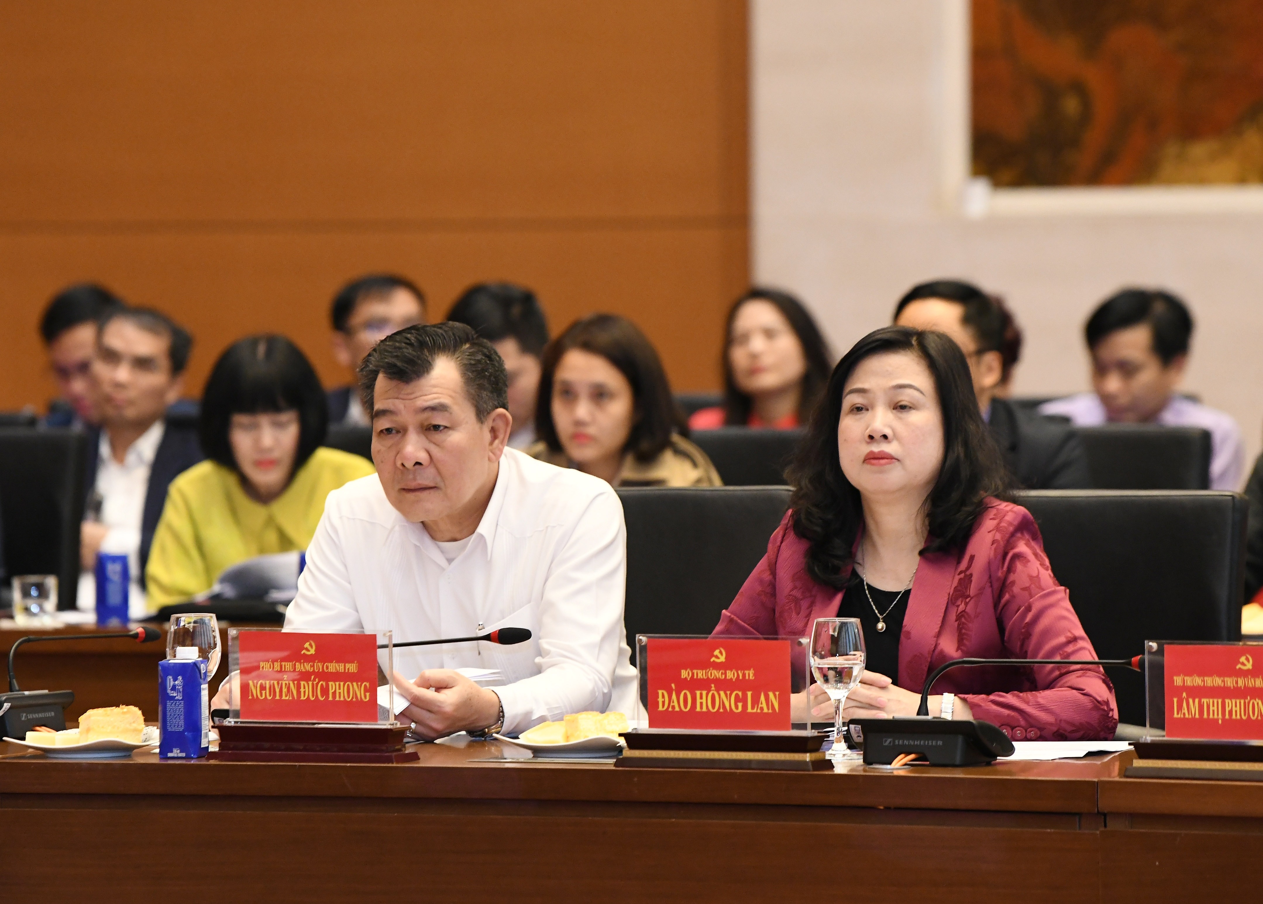 cac-dai-bieu-du-hoi-nghidsc_4176.jpg