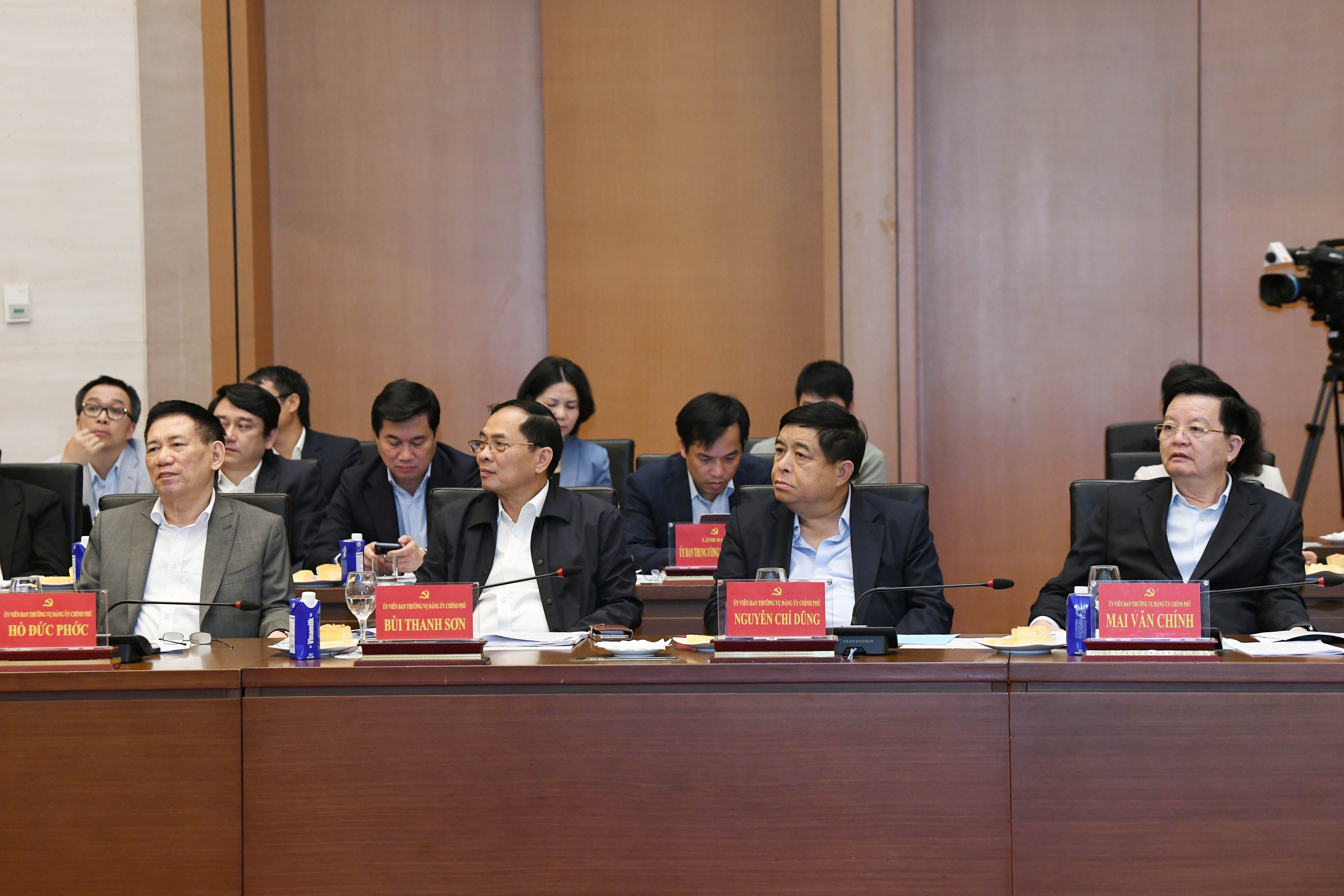 cac-dai-bieu-du-hoi-nghidsc_4214.jpg