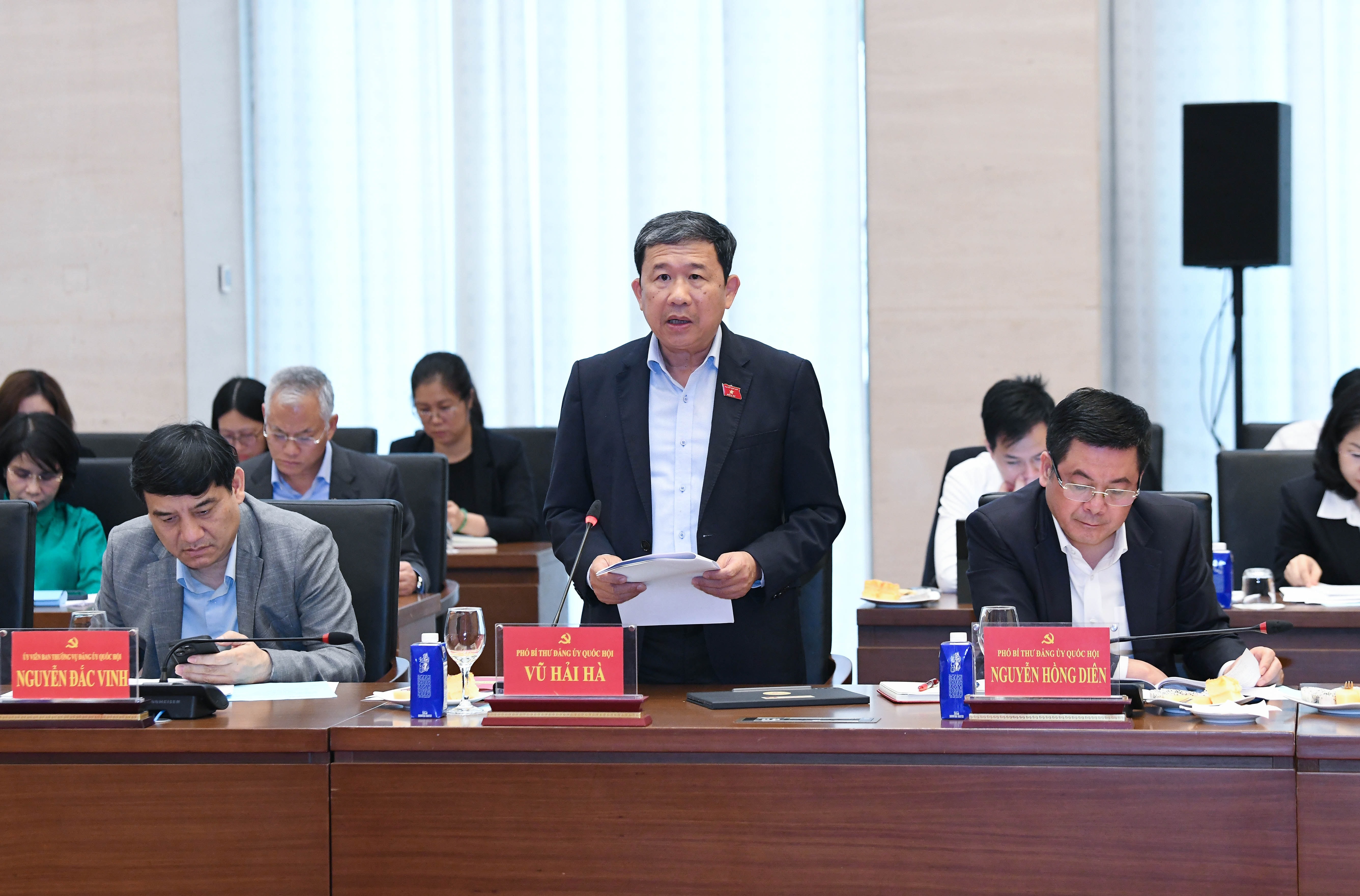 pho-bi-thu-dang-uy-qh-vu-hai-ha.jpg