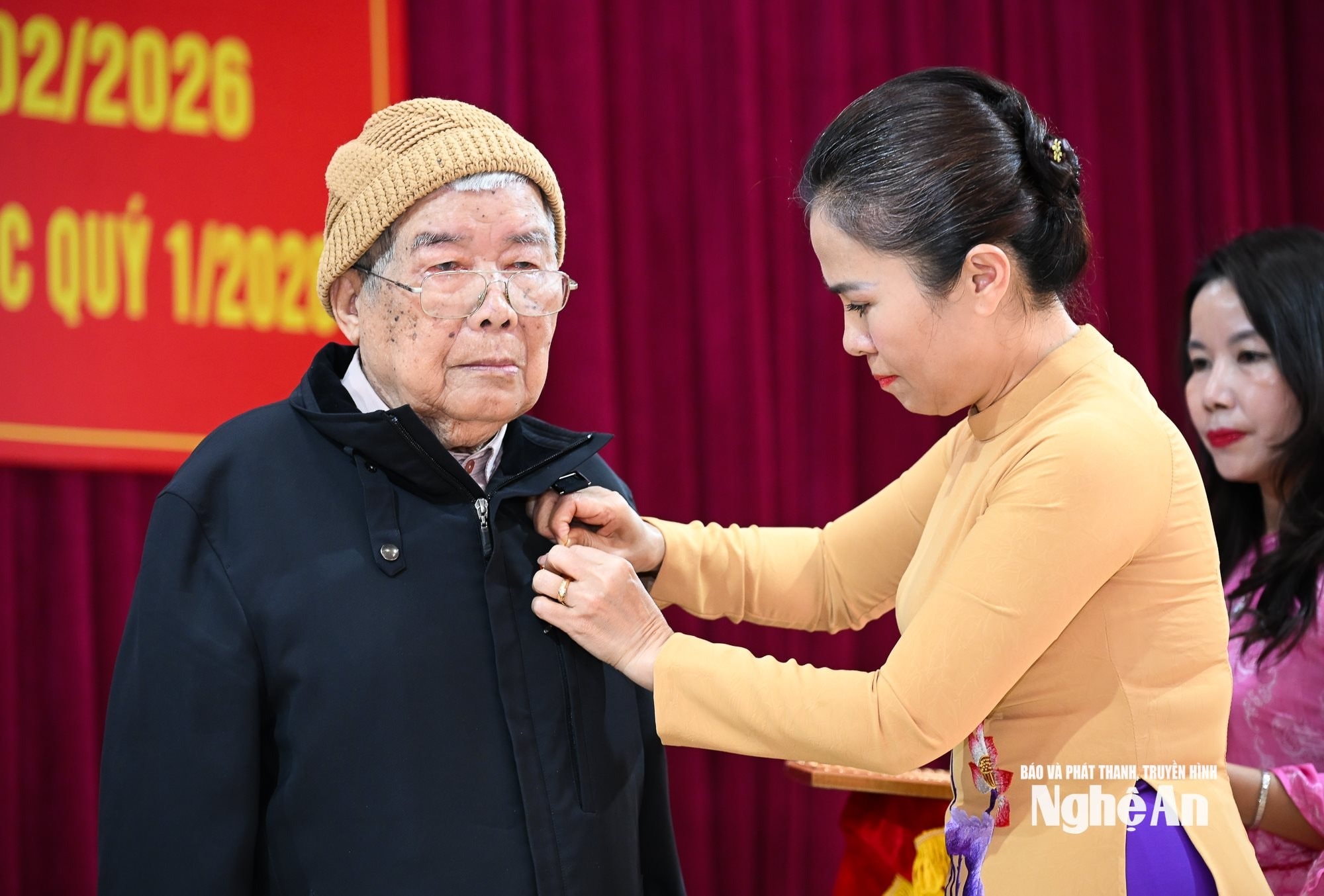 bna_trao-huy-hieu-dang-2.jpg