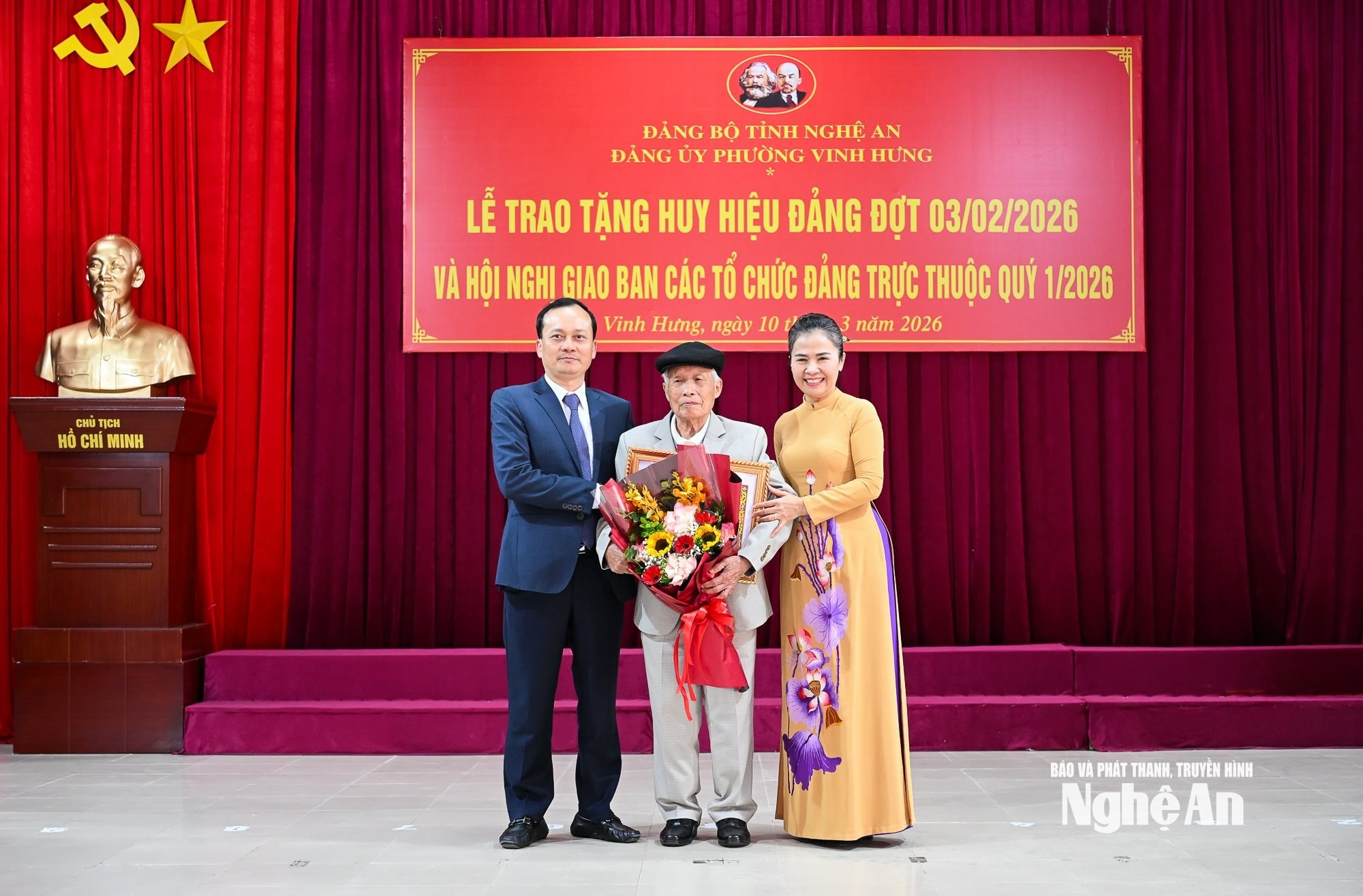 bna_trao-huy-hieu-dang-4.jpg