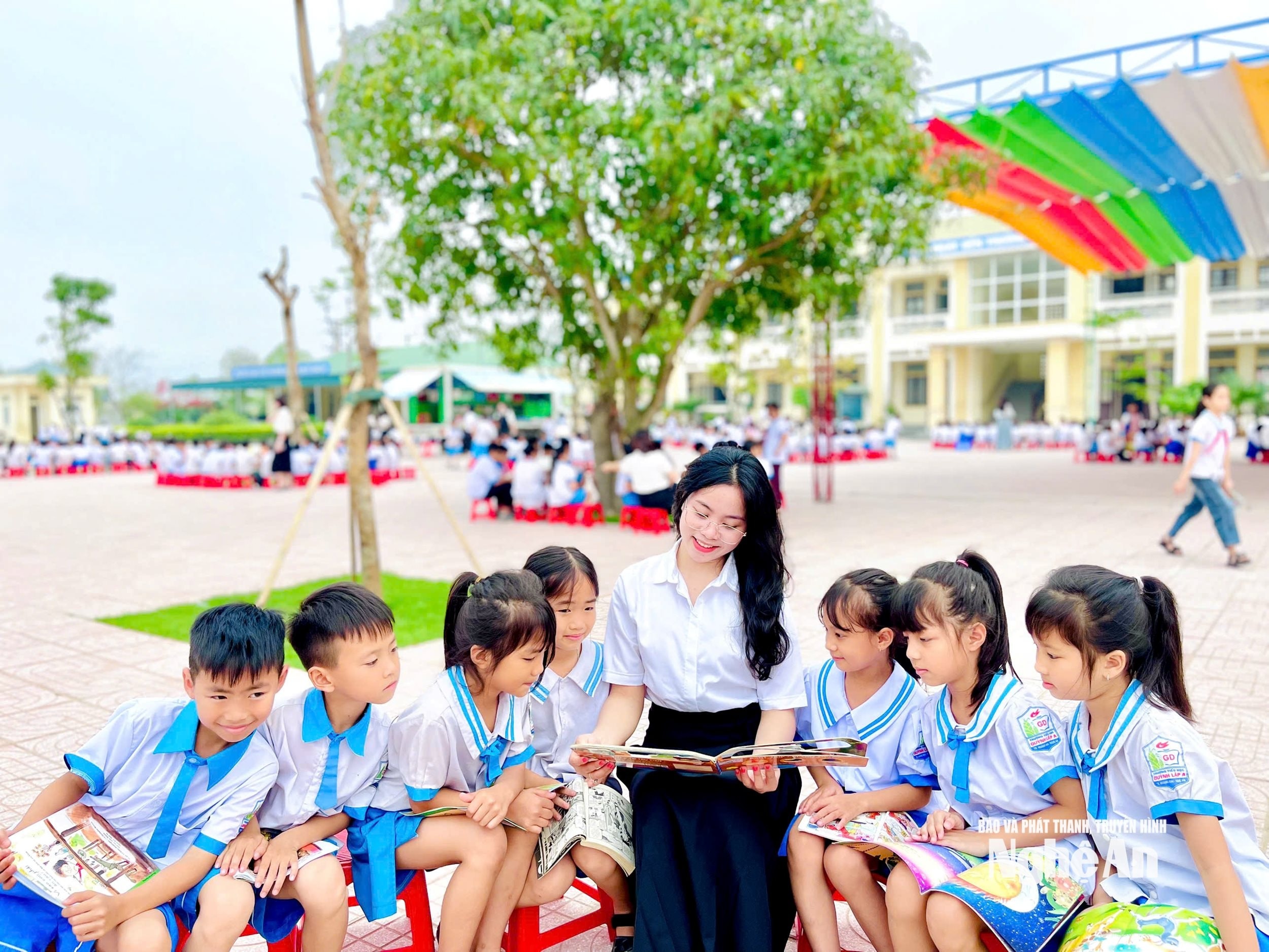 bna_nu-giao-vien-tre-tuoi-la-dai-bieu-quoc-hoi.jpg