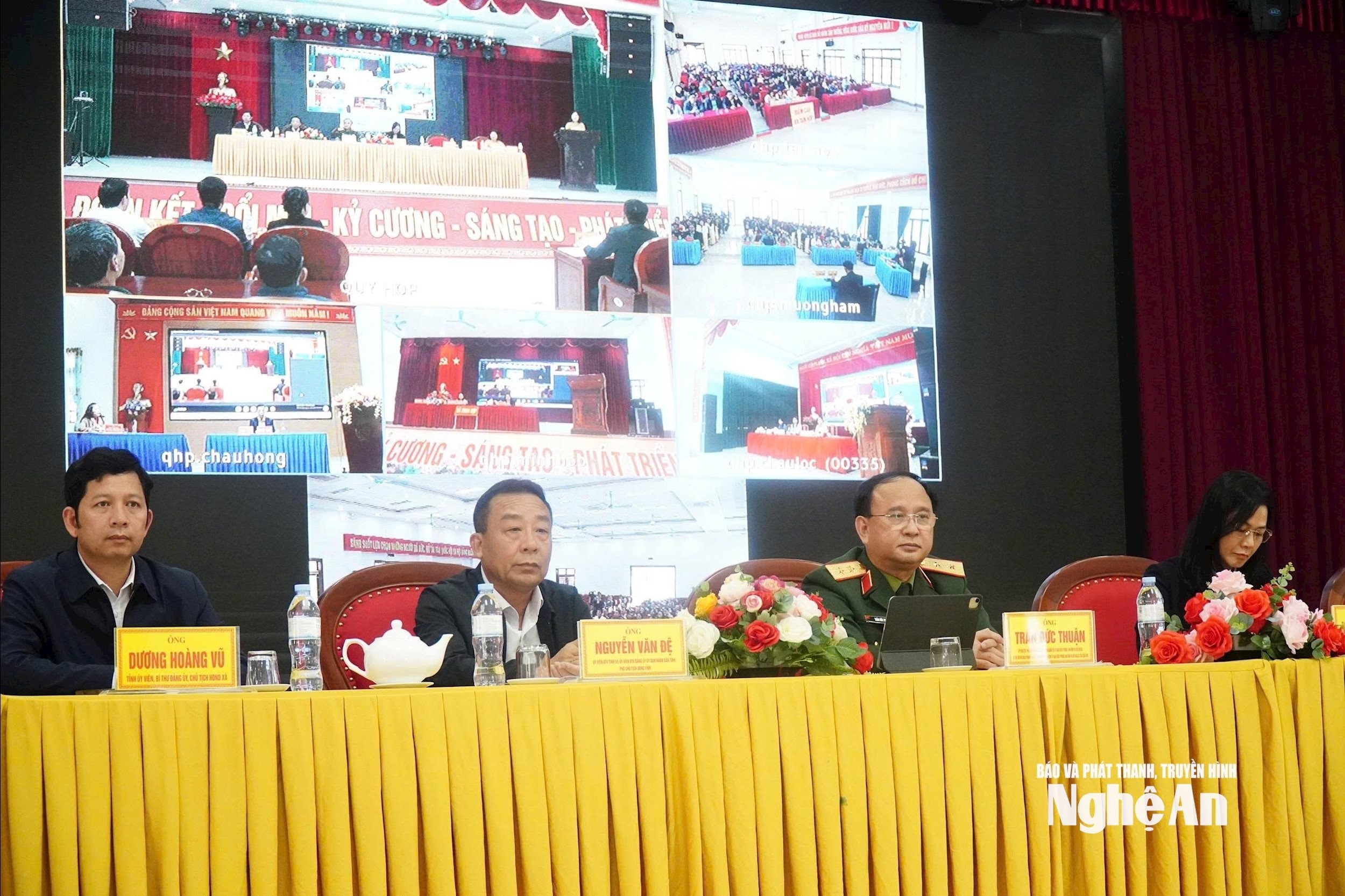 bna_cac-ung-cu-vien-tiep-xuc-cu-tri-tai-xa-quy-hop.-anh-nguyen-toan.jpg