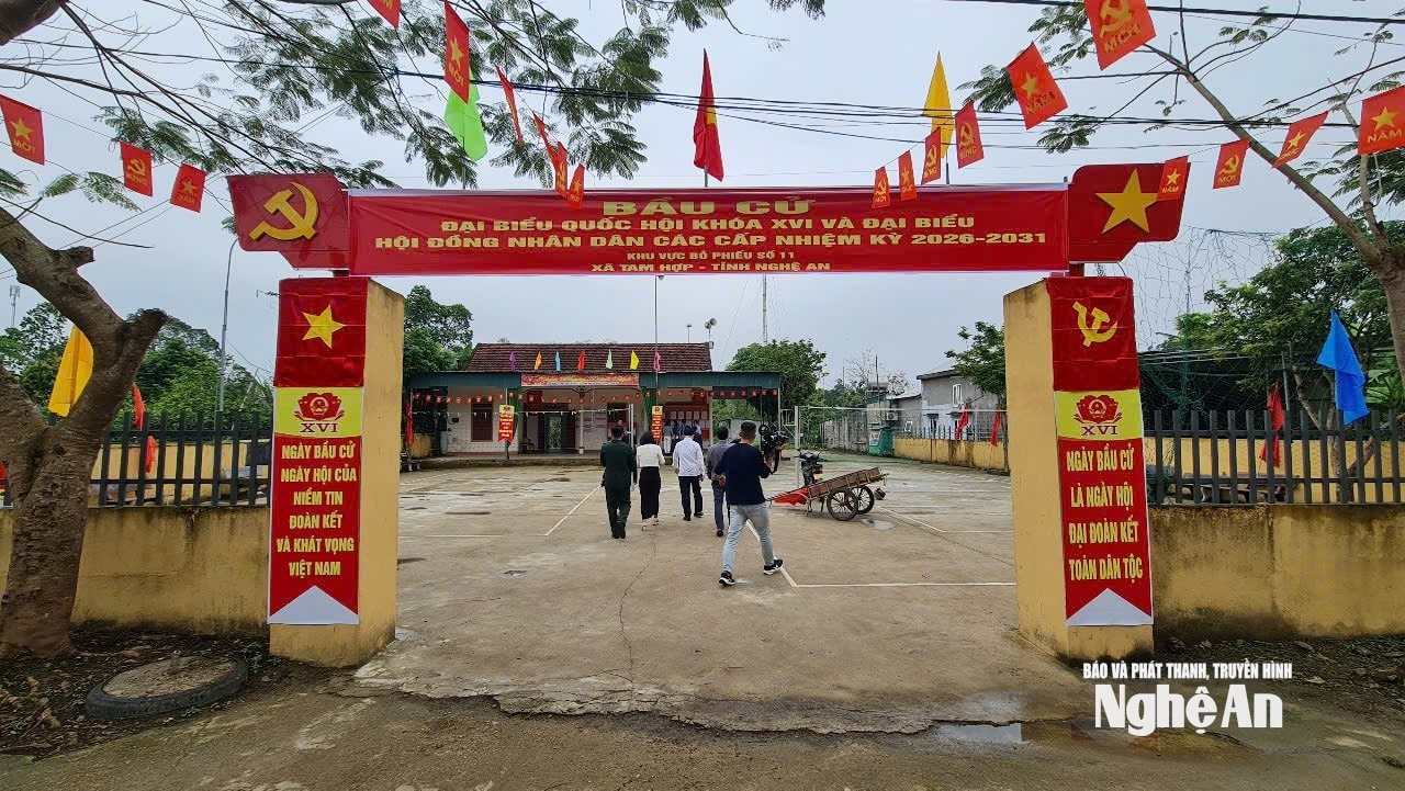 bna_khu-vuc-bau-cu-so-11-xa-tam-hop-duoc-trang-tri-san-sang-cho-ngay-bau-cu.-anh-nguyen-toan.jpg