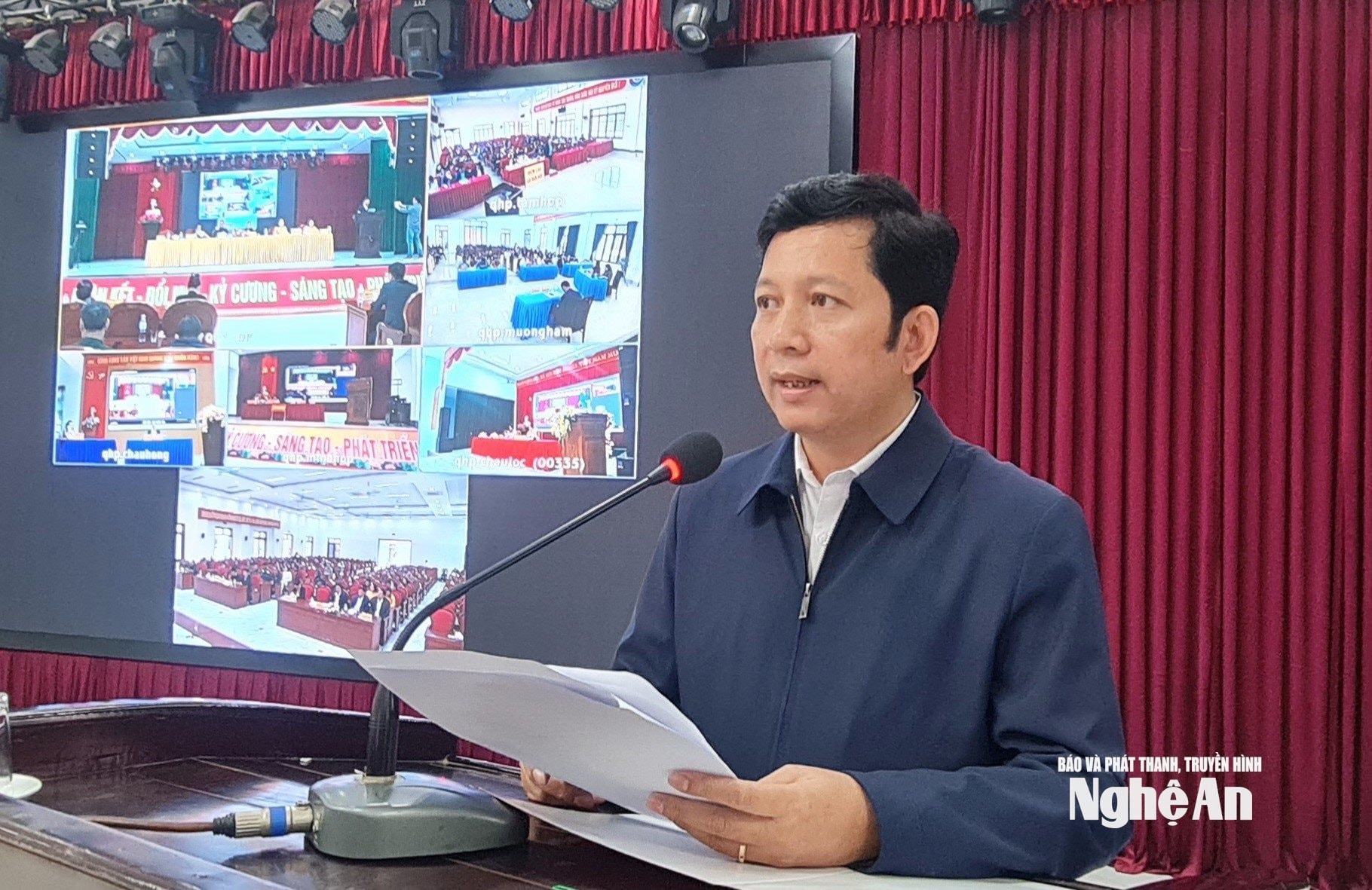 bna_ong-duong-hoang-vu-bi-thu-dang-uy-chu-tich-hdnd-xa-quy-hop-trinh-bay-chuong-trinh-hanh-dong.-anh-nguyen-toan.jpg