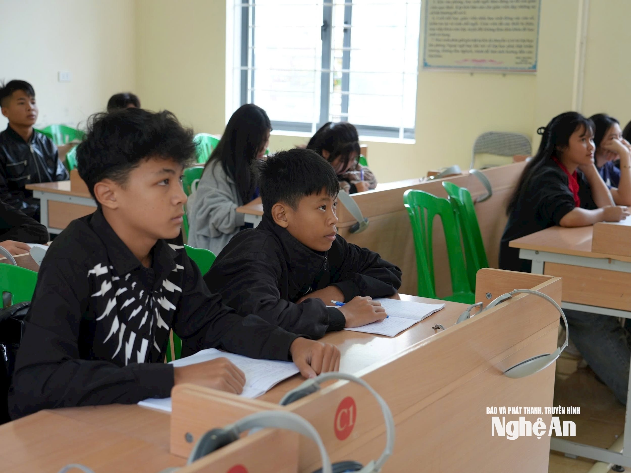 bna_gio-hoc-tieng-anh-cua-hoc-sinh-truong-pt-dtbt-thcs-yen-tinh-xa-yen-na.-anh-my-ha.jpg