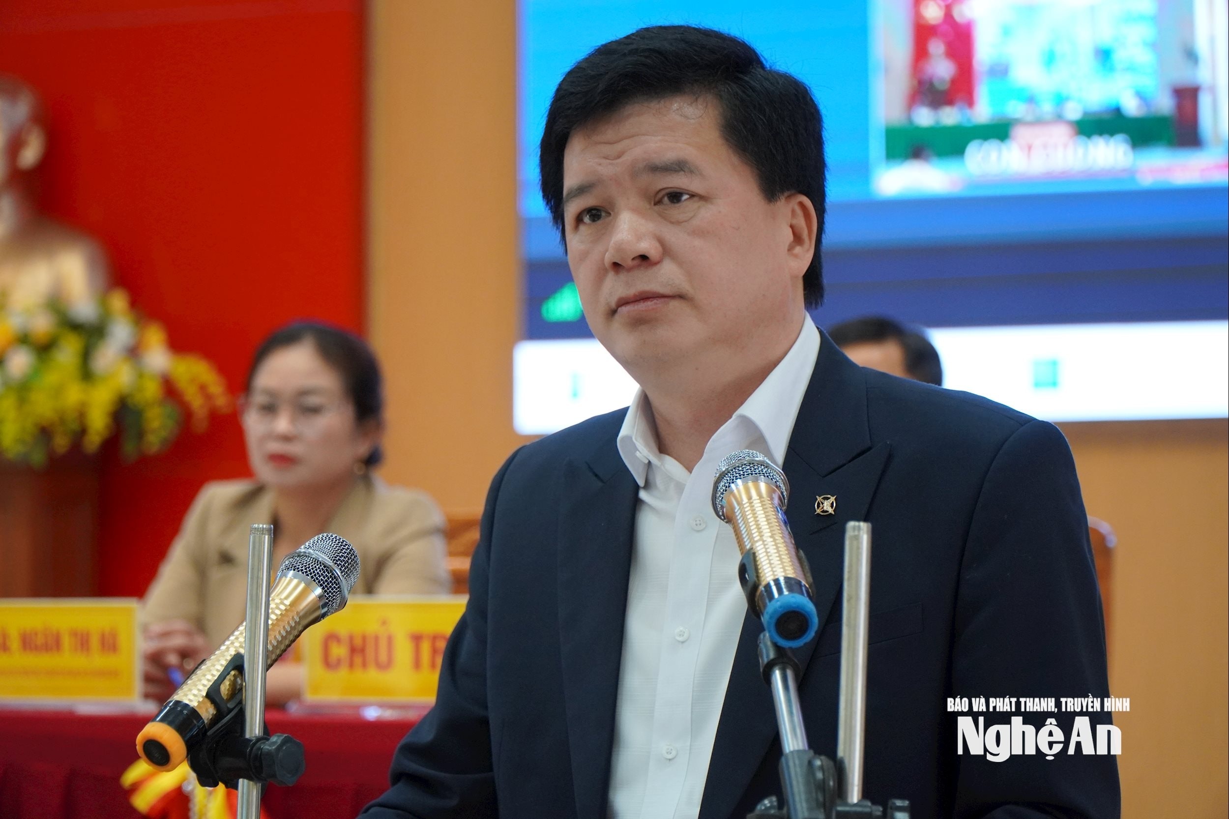bna_ong-nguyen-dinh-hung-uy-vien-ban-thuong-vu-tinh-uy-pho-chu-tich-thuong-truc-uy-ban-mttq-viet-nam-tinh-nghe-an-ung-cu-vien-dai-bieu-hdnd-tinh-khoa-xix-da-trinh-bay-chuong-trin.jpg