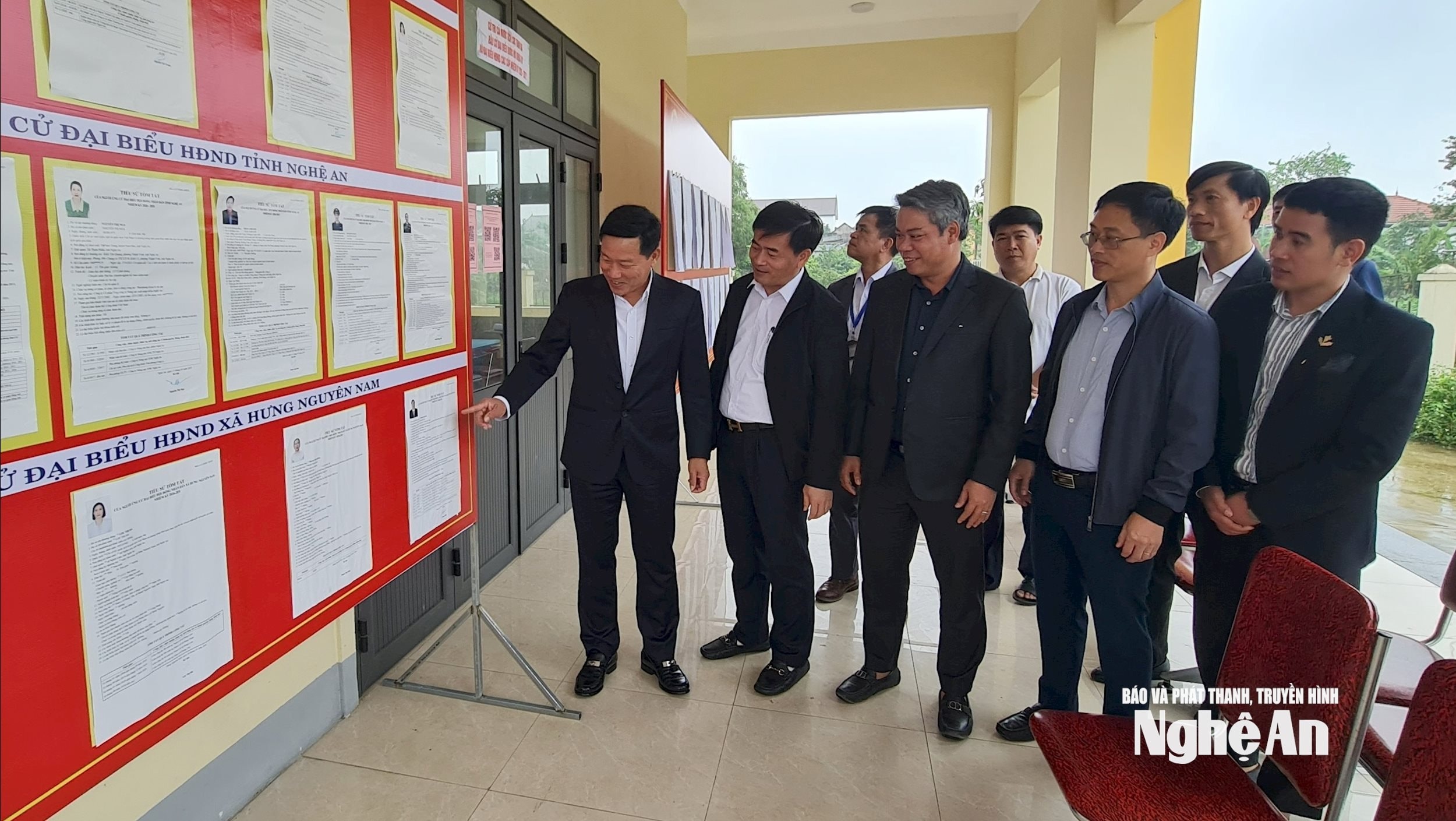 bna_pho-chu-tich-ubnd-tinh-hoang-phu-hien-kiem-tra-cong-tac-chuan-bi-tai-xa-hung-nguyen-nam.-anh-nguyen-toan.jpg