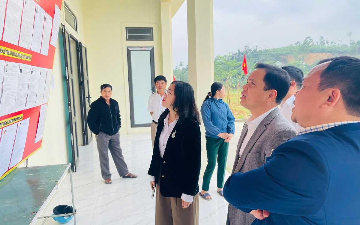 Kiểm tra công tác chuẩn bị bầu cử tại các xã: Kim Bảng, Bích Hào, Hoa Quân