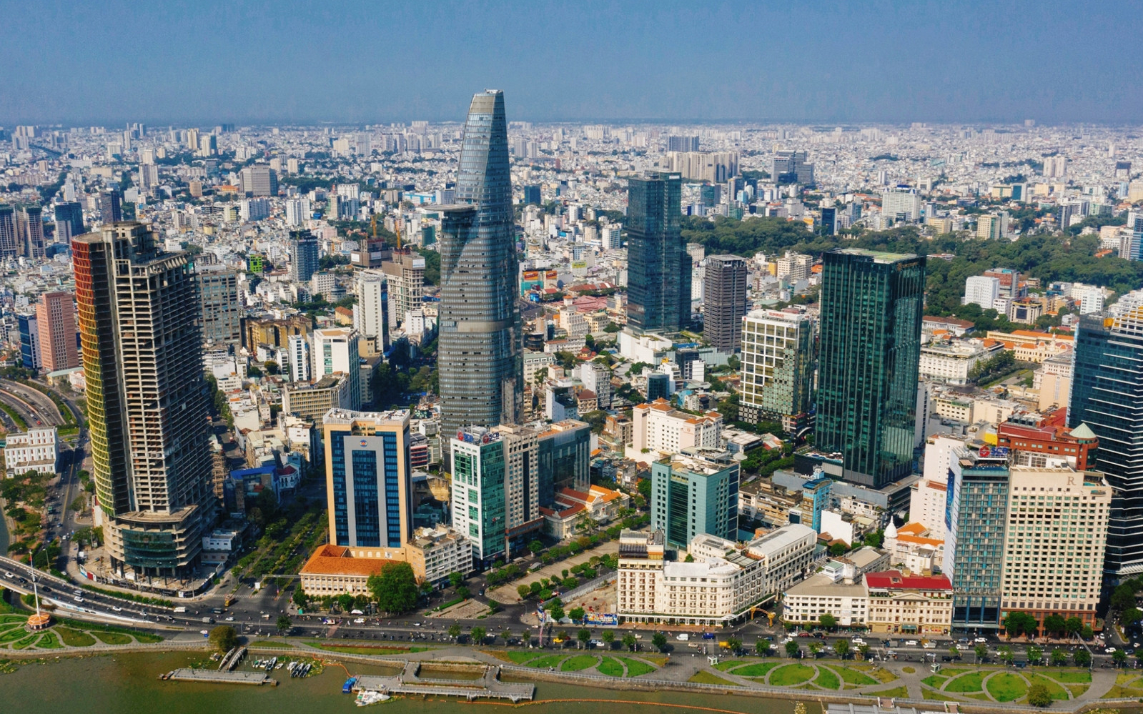 Quốc hội giao mục tiêu GDP tăng từ 10%, nâng cao toàn diện đời sống nhân dân
