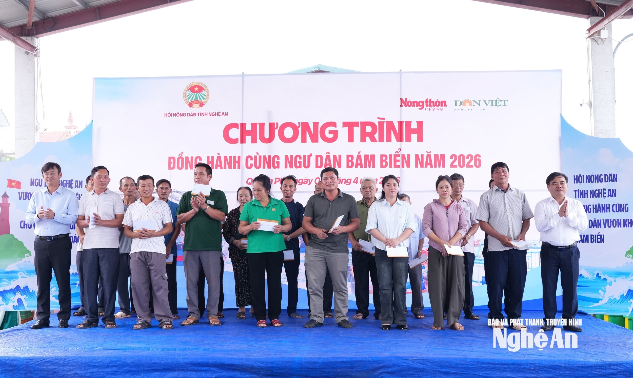 bna_-anh-hung-trao.jpg