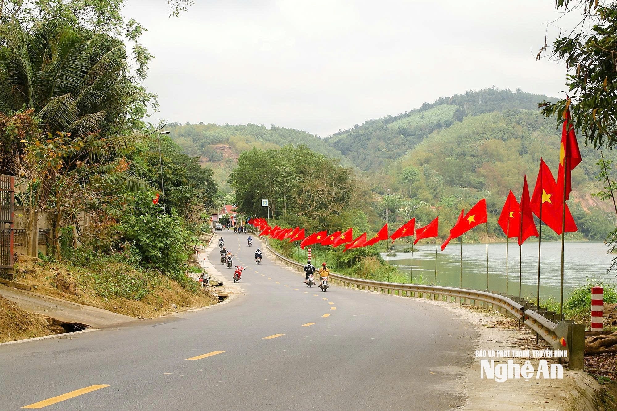 Cử tri mong mỏi bê tông hóa tuyến đường nối xã Tam Quang đến xã Châu Khê: Nhu cầu thiết thực nhưng đang gặp khó về nguồn lực