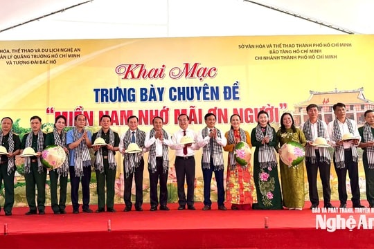 Khai mạc trưng bày chuyên đề “Miền Nam nhớ mãi ơn Người”