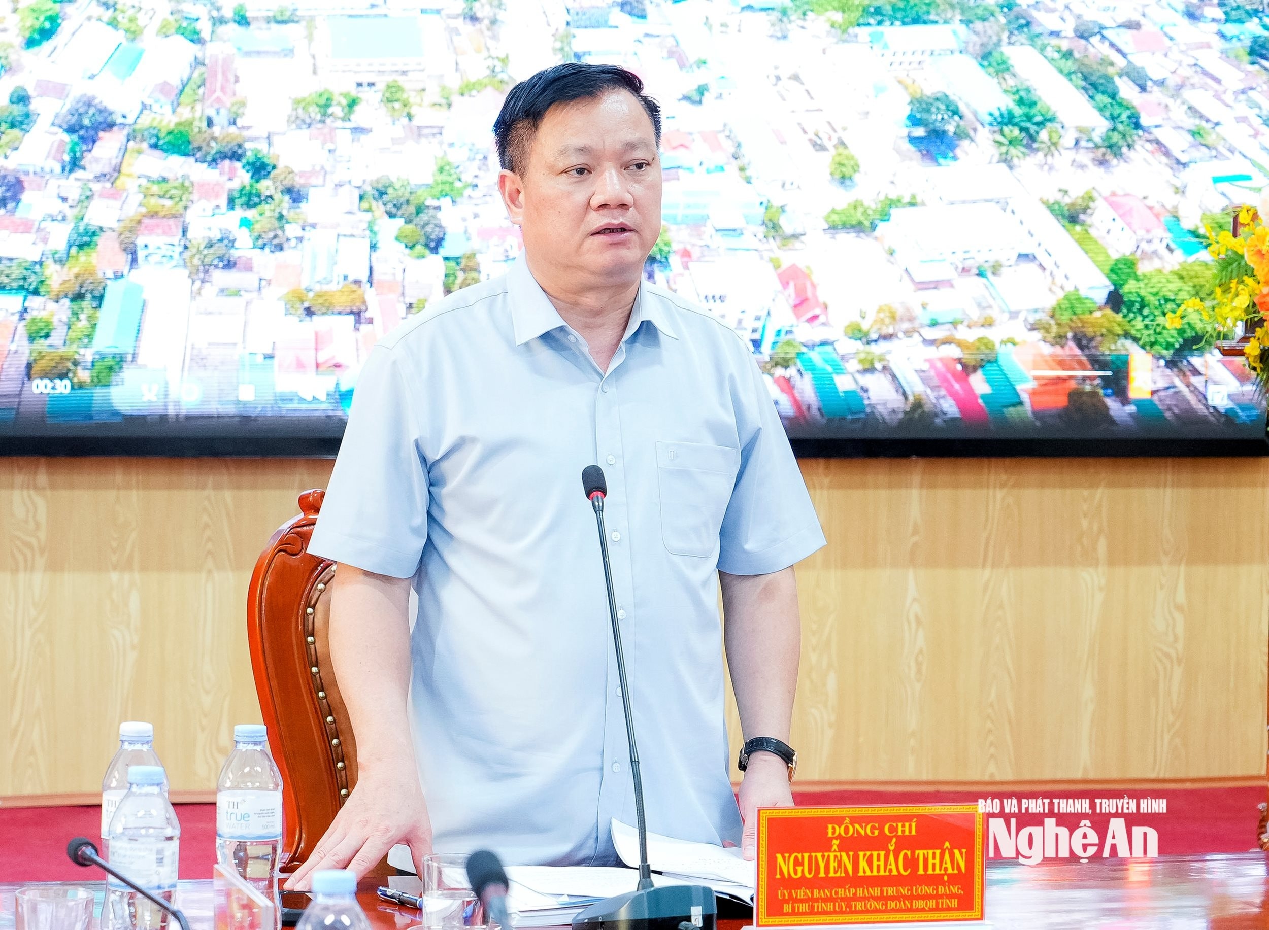 Bí thư Tỉnh ủy Nguyễn Khắc Thận làm việc với lãnh đạo các xã vùng Quỳ Hợp