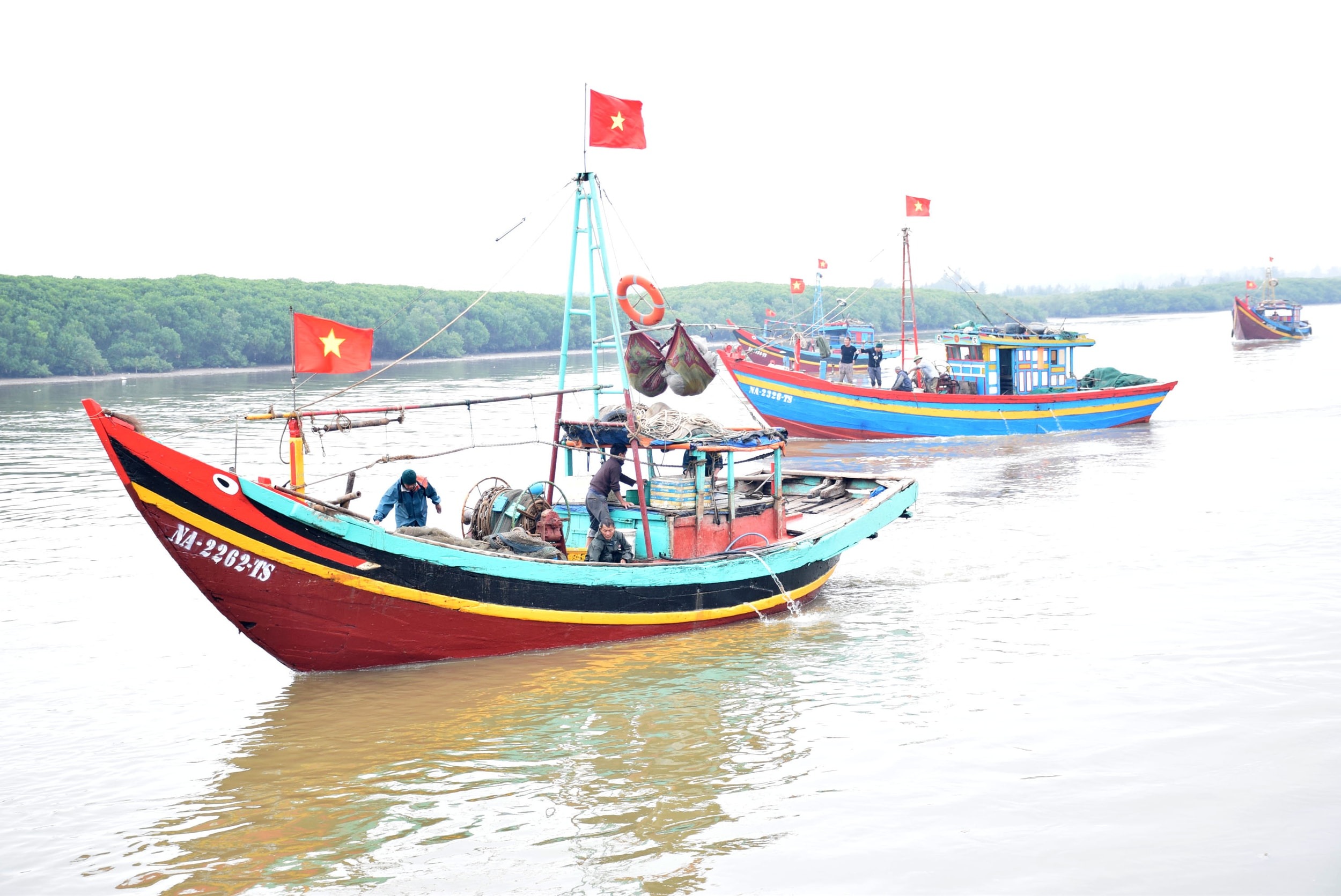 Sớm triển khai dự án nâng cấp hạ tầng dịch vụ nghề cá tại Lạch Vạn
