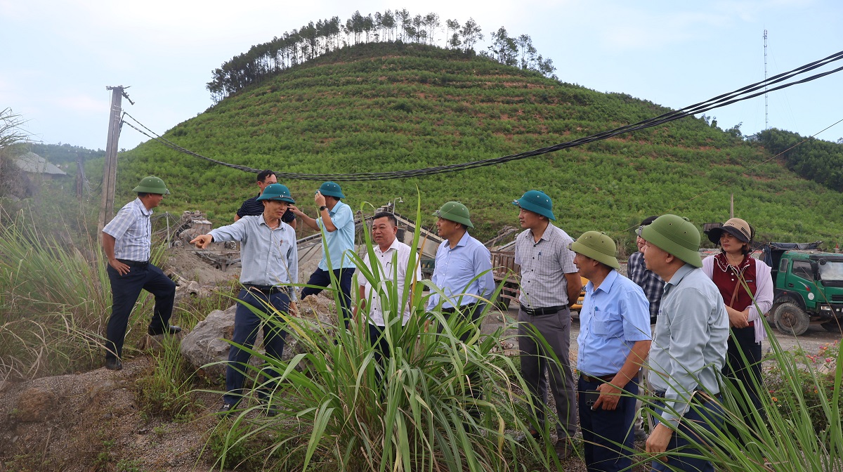 HĐND xã Quỳnh Văn giám sát công tác quản lý nhà nước về sử dụng đất đai, tài nguyên khoáng sản đối với UBND xã
