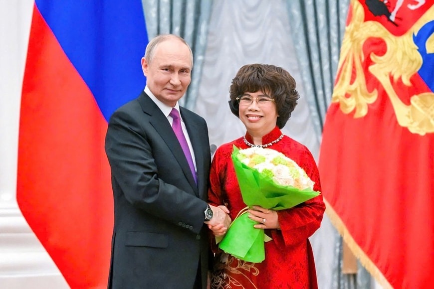 tt-putin-trao-hchn.jpg