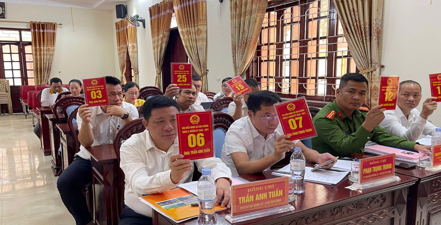 HĐND xã Con Cuông thông qua Đề án sắp xếp khối, thôn, bản trên địa bàn xã