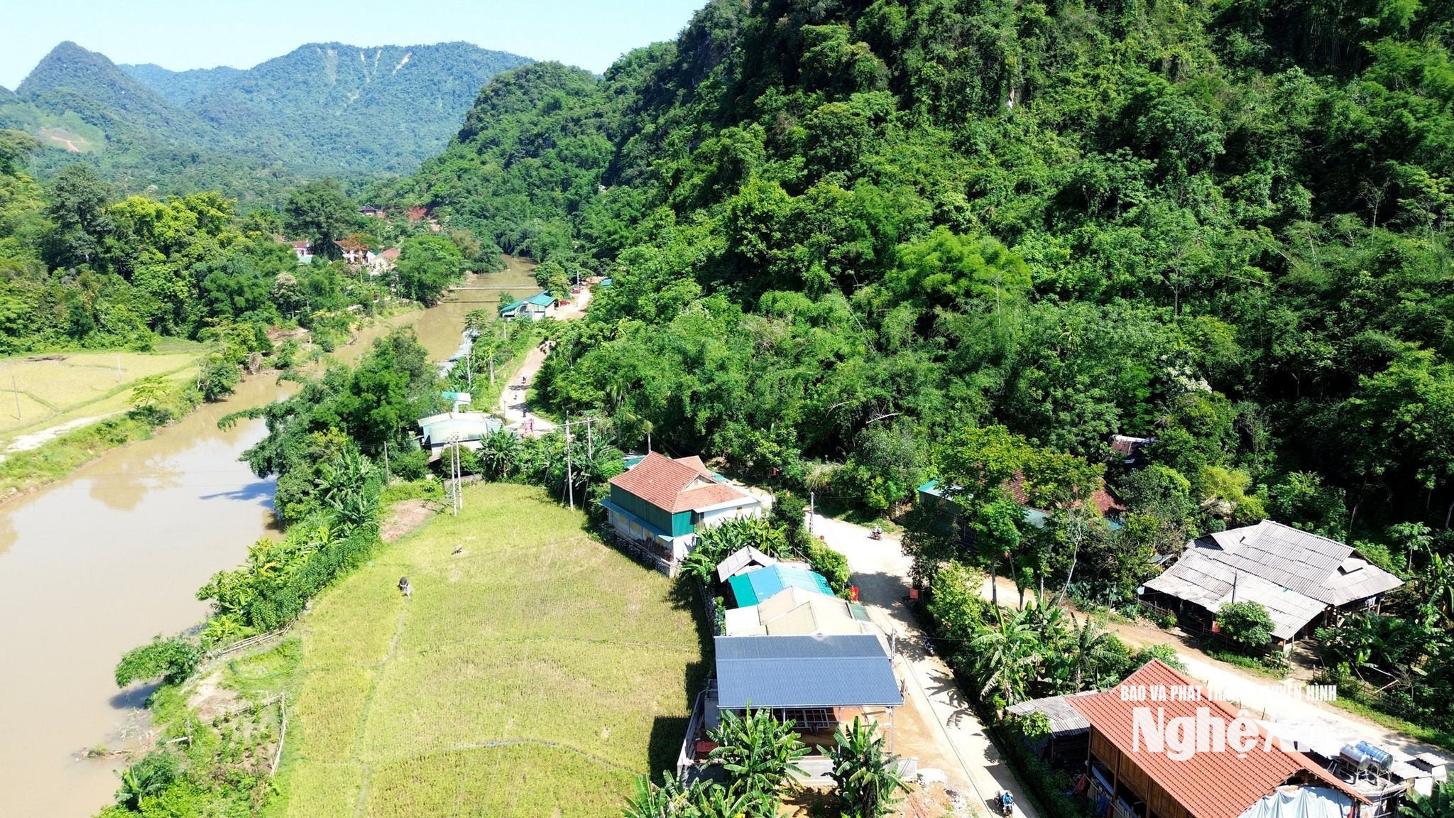 Tiếp tục triển khai dự án đường giao thông vào trung tâm xã Quang Phong