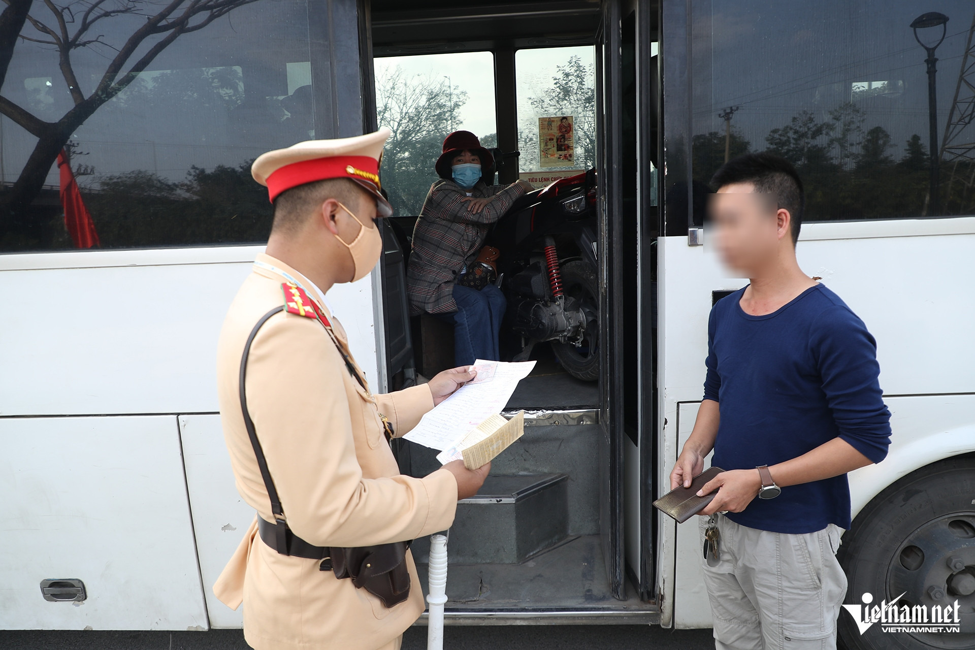 w-csgt-xu-ly-xe-khach-1jpg-835.jpg?width=0&s=XpfcBL8f49qNNaNWsf5q7Q
