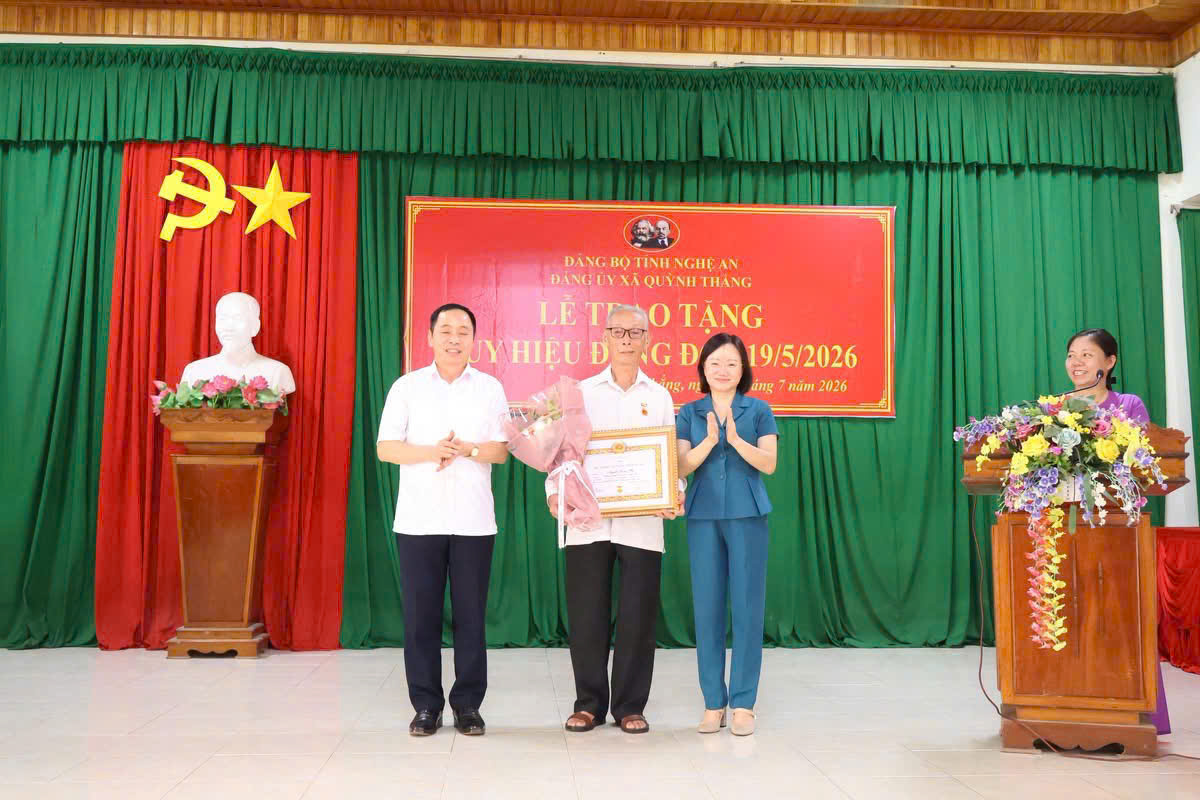Đồng chí Thái Thị An Chung, Phó Trưởng Đoàn ĐBQH tỉnh dự Hội nghị sơ kết công tác xây dựng Đảng 6 tháng đầu năm 2026 tại xã Quỳnh Thắng