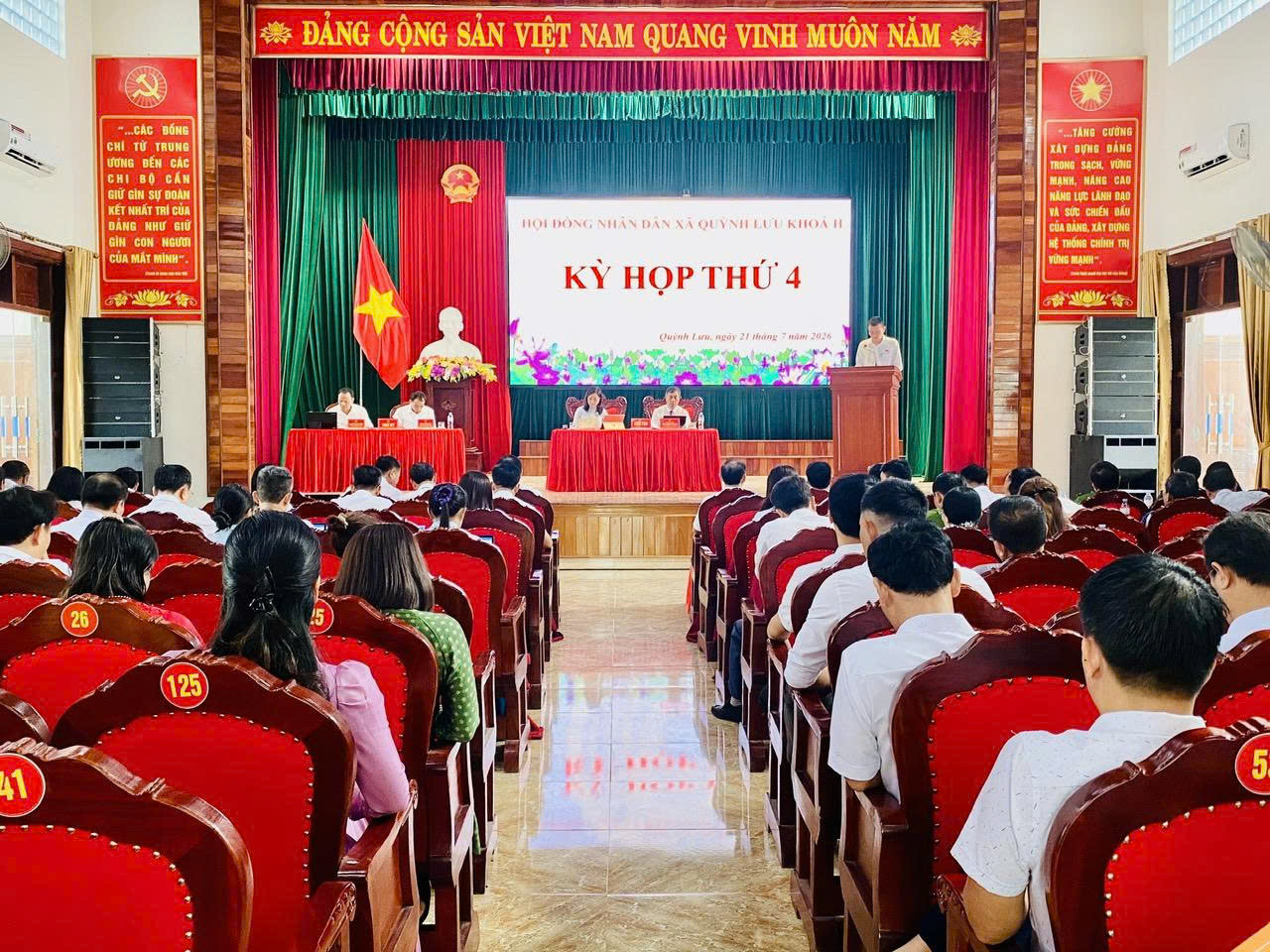 Quỳnh Lưu: Tiên phong tổ chức kỳ họp HĐND không giấy, trang cấp iPad cho đại biểu