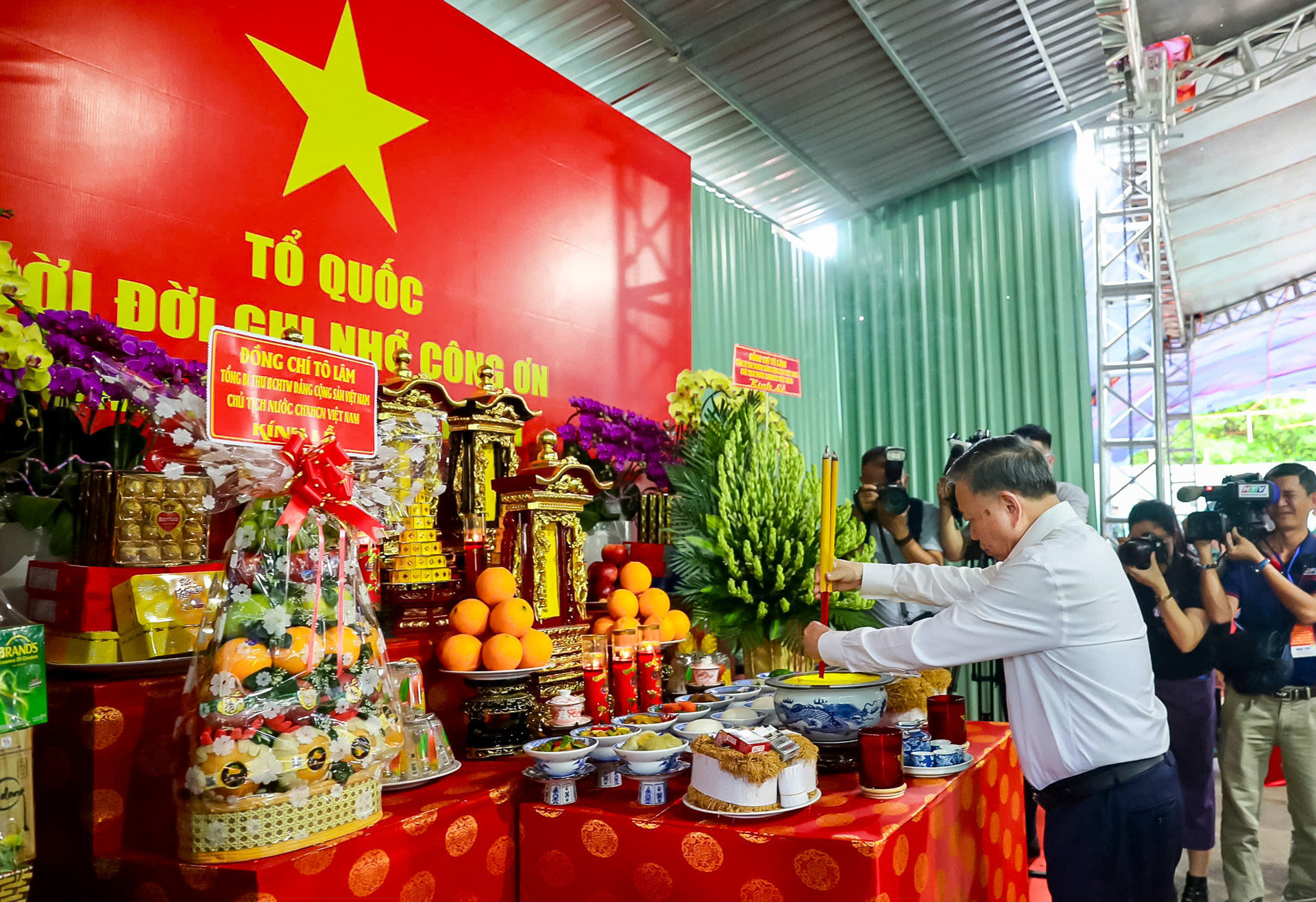 static-images.vnncdn.net-vps_images_publish-000001-000003-2026-7-22-_tbt-dang-huong-cv-le-thi-rieng-nguyen-hue-2155.jpg
