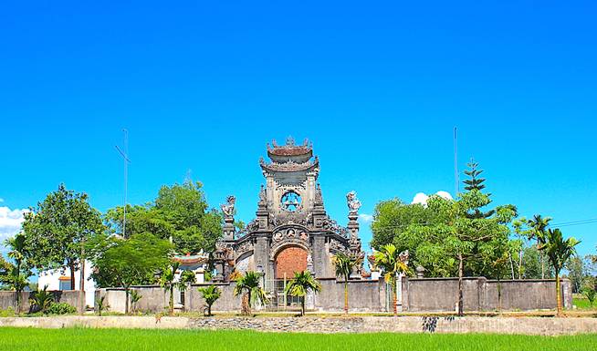 Về Thanh Chương, chiêm ngưỡng ngôi phủ 500 năm