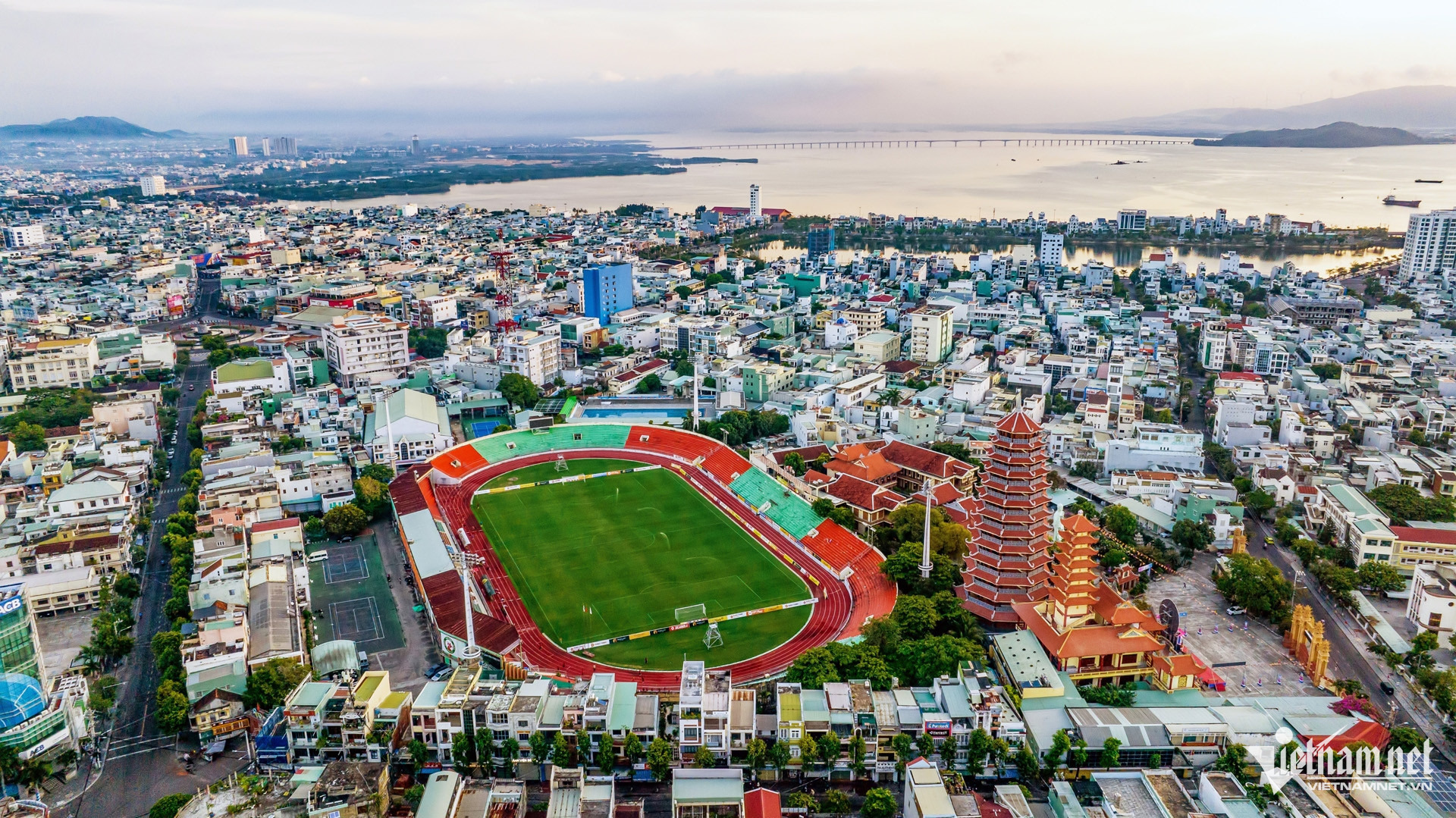 w-quynhon-0-86267-75.jpg?width=0&s=38-MASKr0OMZvMhxjaf_6A