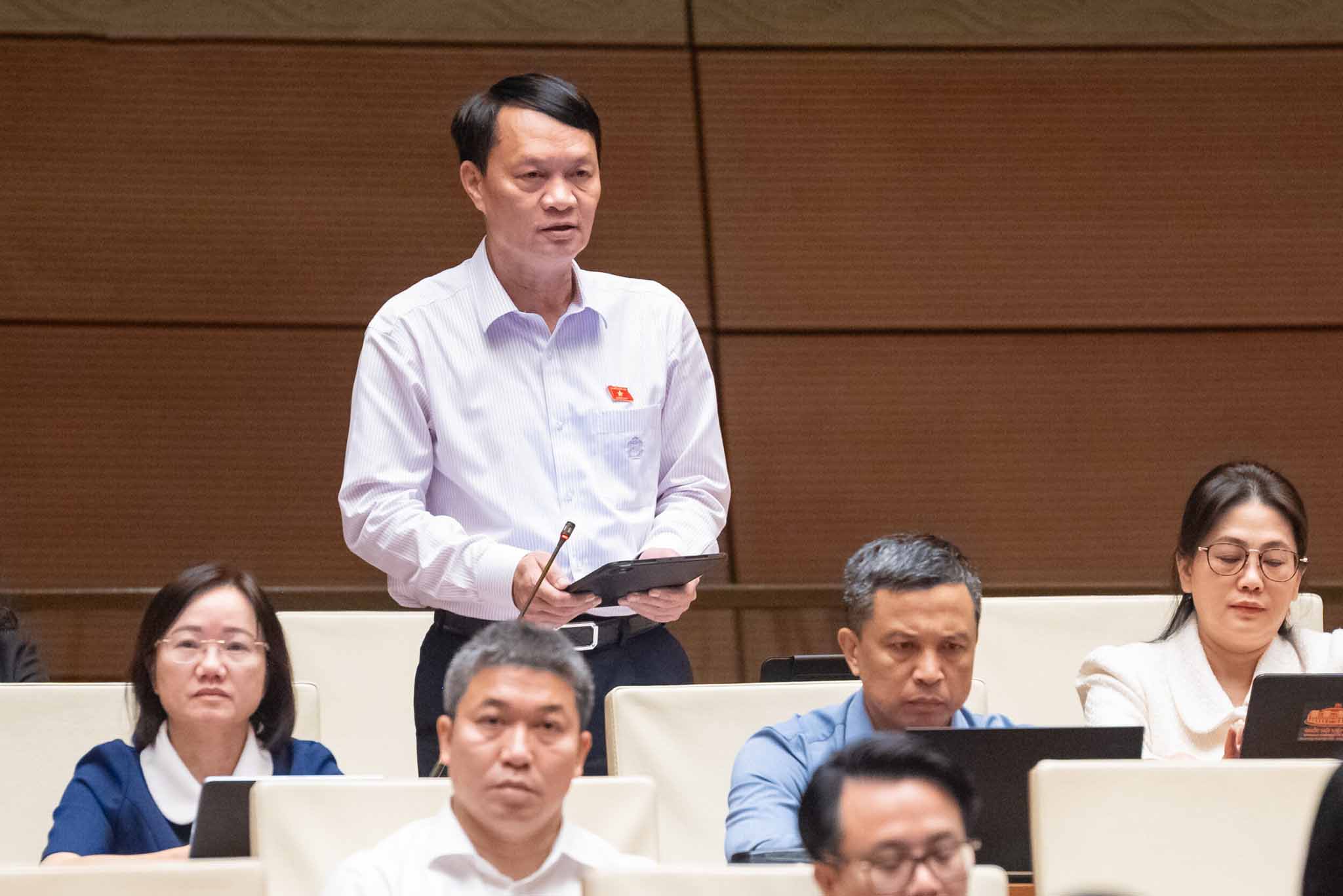 PHÁT TRIỂN ĐÔ THỊ VÀ KHU KINH TẾ ĐẶC BIỆT: KHÔNG ĐỂ KẼ HỞ LÀM ẢNH HƯỞNG ĐẾN QUỐC PHÒNG - AN NINH