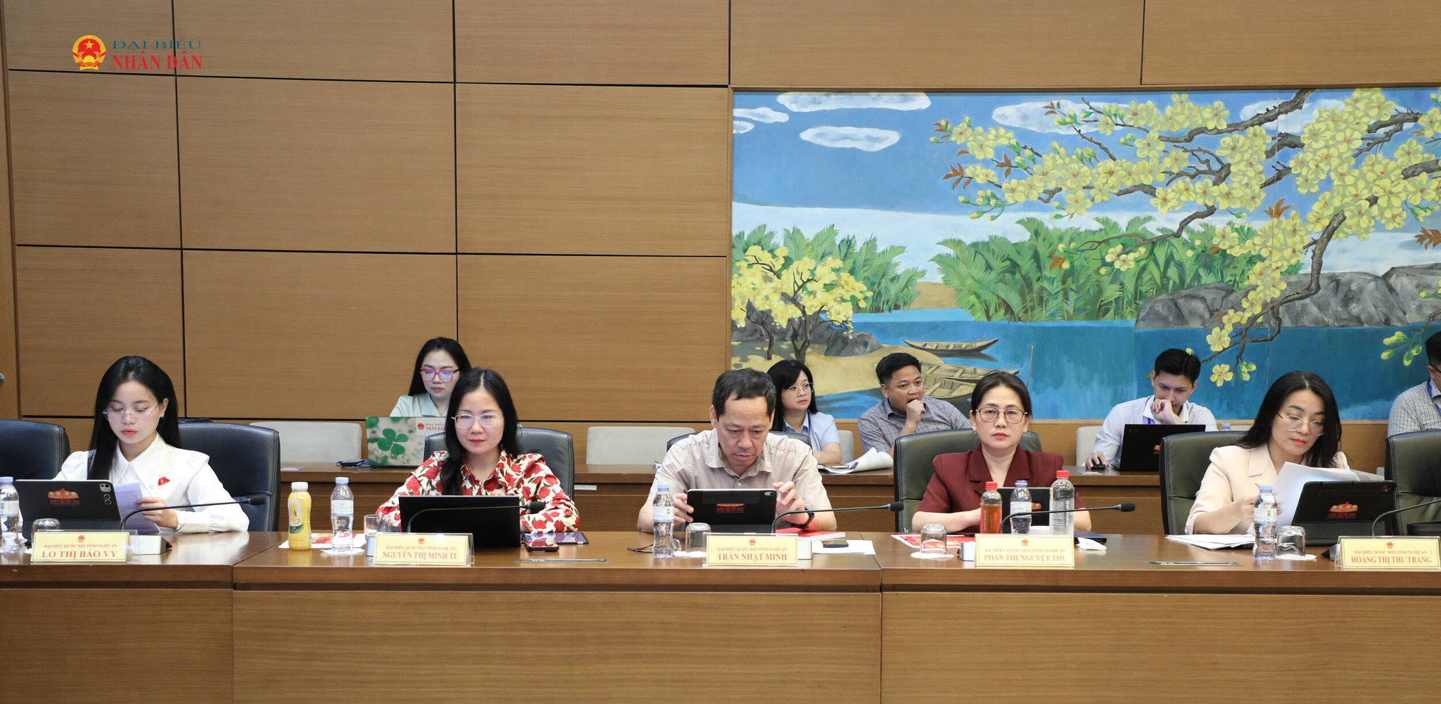cac-dai-bieu-quoc-hoi-tinh-nghe-an-thao-luan-tai-to.jpg?md5=yQy7lQeb4RWIrsYzqrj6ng&expires=1787146289