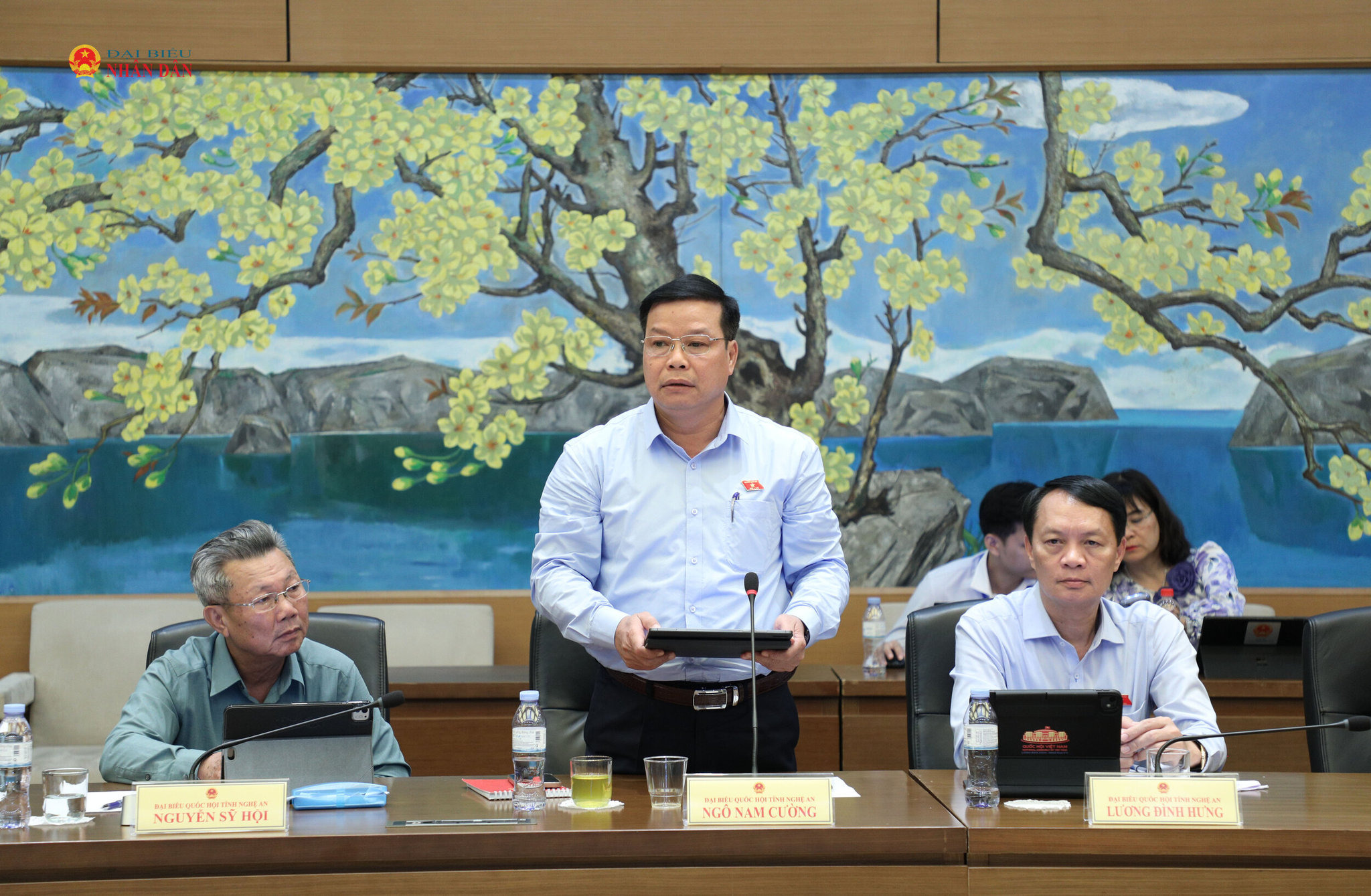 dai-bieu-ngo-nam-cuong-nghe-an-phat-bieu-thao-luan-tai-to.jpg?md5=_Syqg-B3xI-DIUwniUh4Ug&expires=1787143023