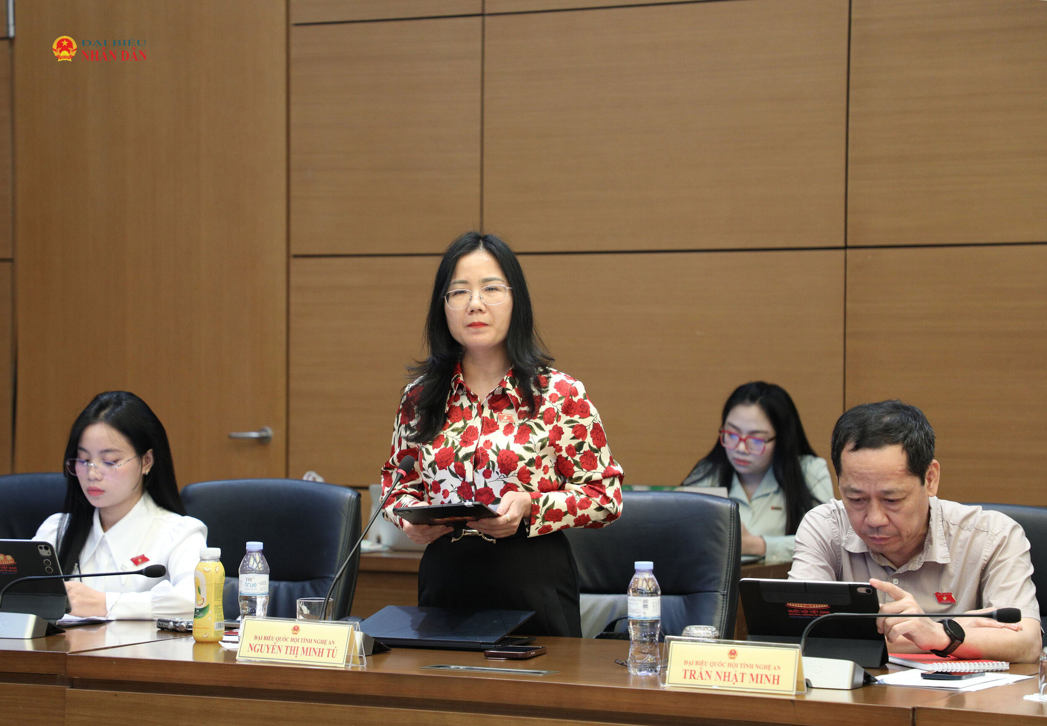 dai-bieu-nguyen-thi-minh-tu-nghe-an-phat-bieu-thao-luan-tai-to.jpg?md5=XRWSP_9hagCqv79nBHa0gQ&expires=1787147608