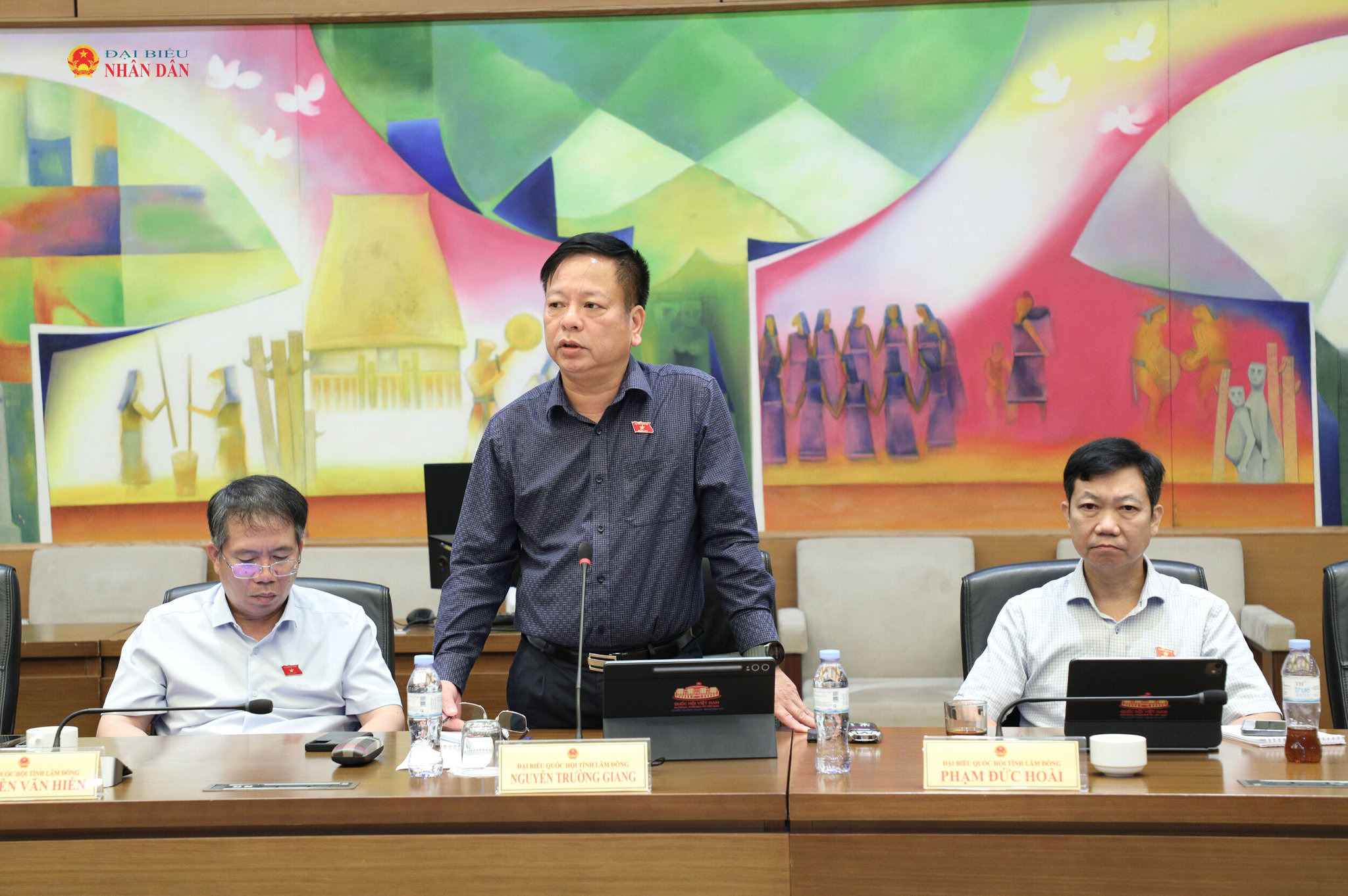 dai-bieu-nguyen-truong-giang-lam-dong-phat-bieu-thao-luan-tai-to.jpg?md5=ewSrbvF-bXNctIqF5-rnqA&expires=1787146289