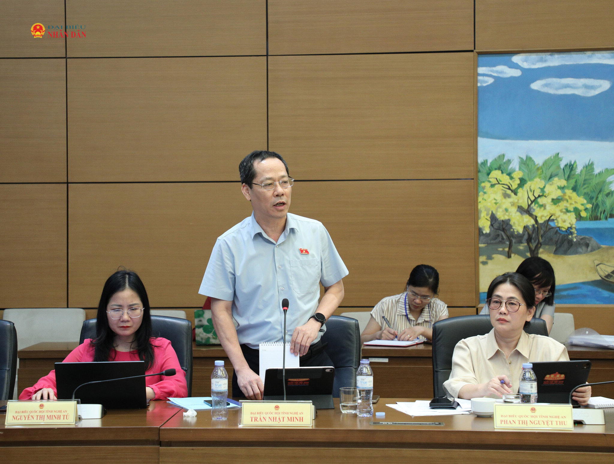 dbqh-tran-nhat-minh-nghe-an-phat-bieu-thao-luan-tai-to-7.jpg?md5=AAAU7eiLpWANIdDKkzobLg&expires=1787287577
