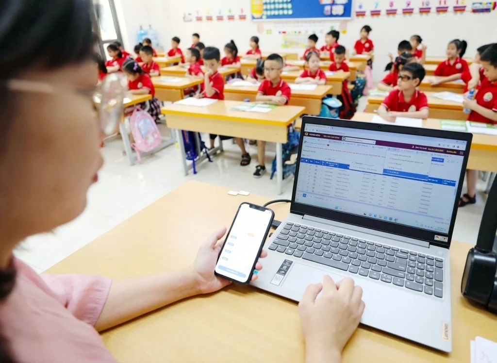 BỘ TRƯỞNG BỘ GIÁO DỤC VÀ ĐÀO TẠO BAN HÀNH THÔNG TƯ QUY ĐỊNH CHI TIẾT VỀ QUẢN LÝ VÀ SỬ DỤNG HỌC BẠ SỐ