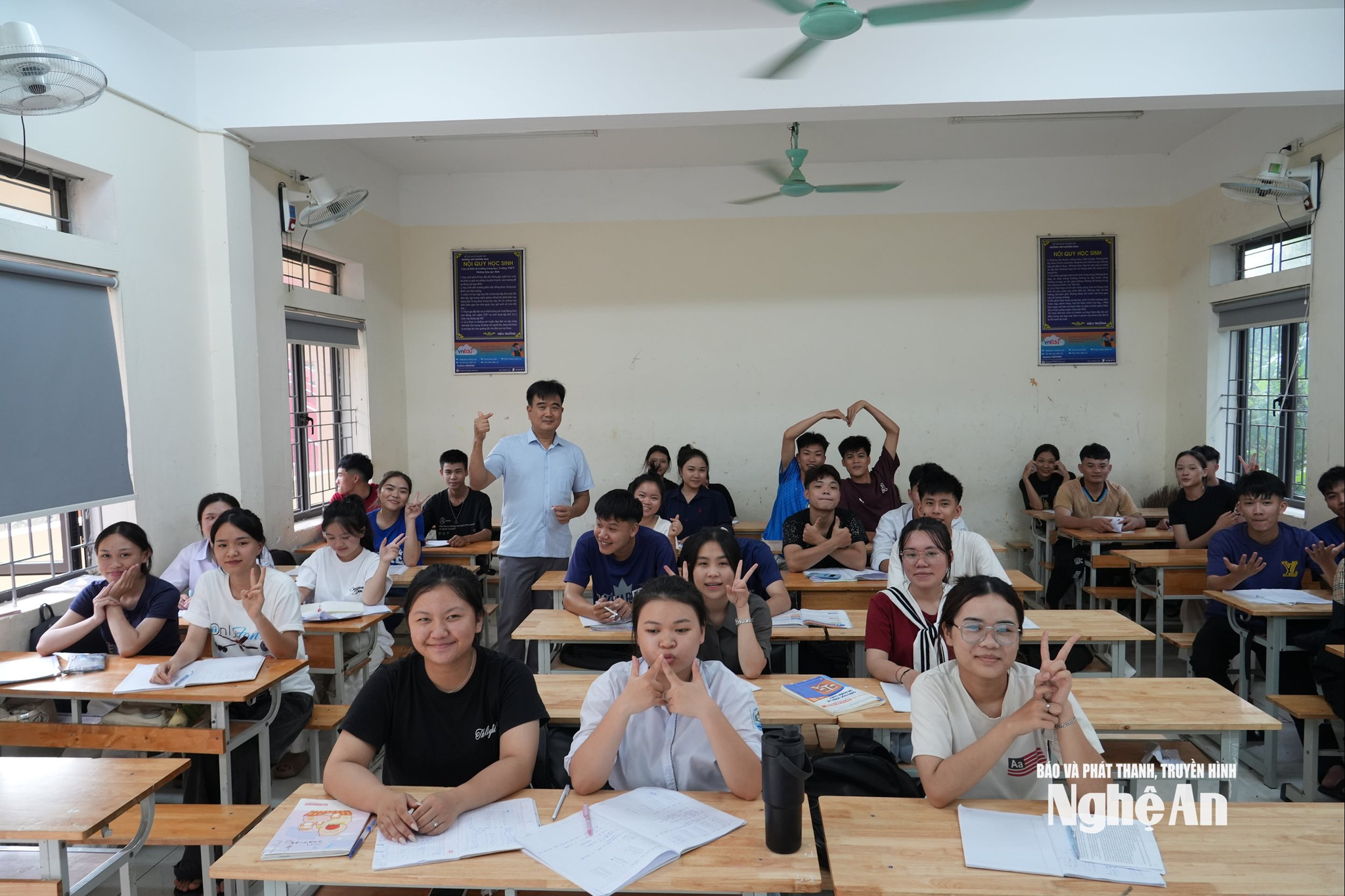 bna_thay-va-tro-truong-thpt-muong-qua-quyet-tam-dat-ket-qua-cao-tai-ky-thi-tot-nghiep-thpt-nam-2026.-anh-my-ha.jpg?md5=DEAndE4aYC_cBmokNfnNRw&expires=1787911252