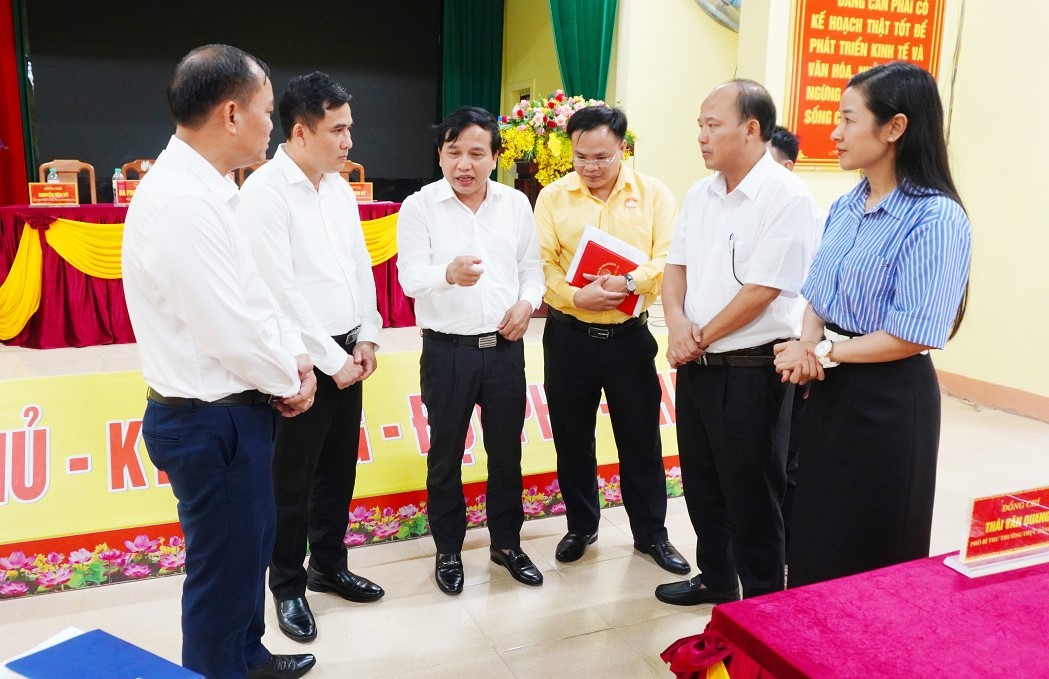 Phó Chủ tịch HĐND tỉnh Nguyễn Như Khôi tiếp xúc cử tri tại xã Vân Du