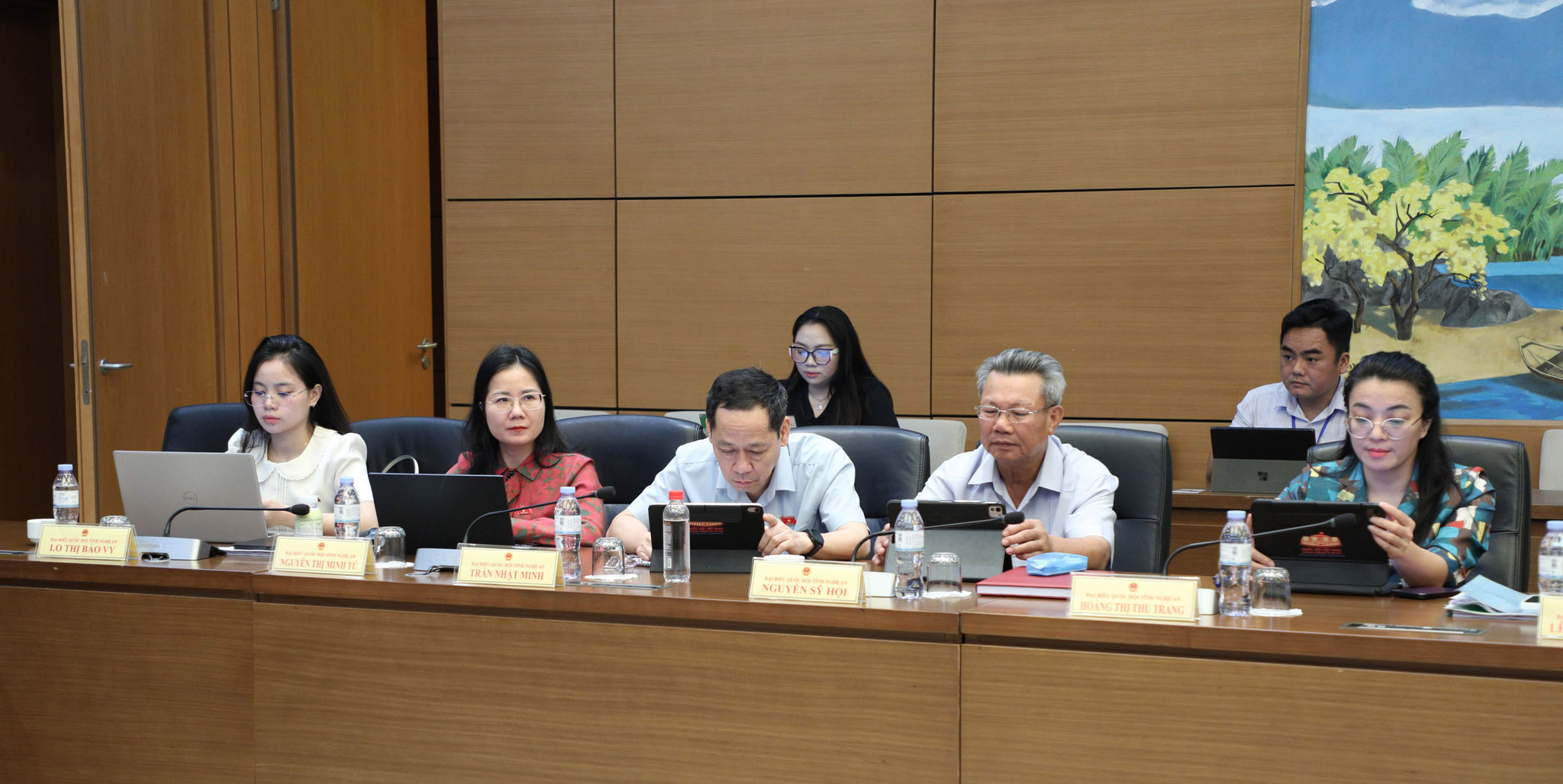 cac-dai-bieu-quoc-hoi-tinh-nghe-an-tham-du-phien-thao-luan-33896e5859d5f468302b815fe19bed57.jpg