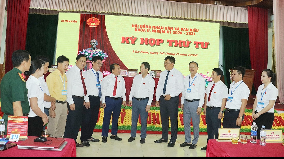 Đồng chí Dương Đình Chỉnh dự Kỳ họp thứ 4, HĐND xã Văn Kiều khóa II