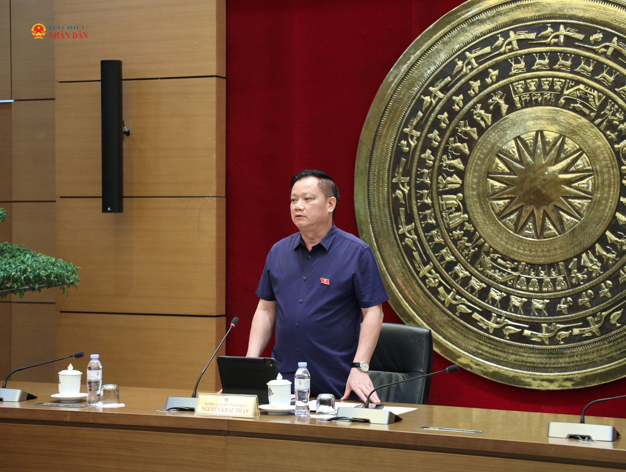 truong-doan-dbqh-tinh-nghe-an-nguyen-khac-than-phat-bieu-tai-buoi-thao-luan.jpg
