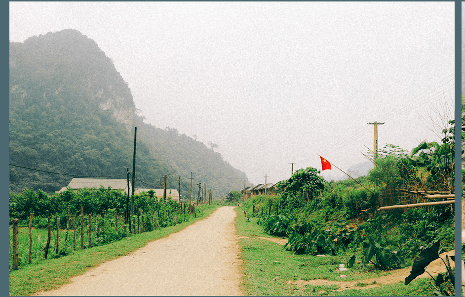 Đẩy nhanh bàn giao công trình điện và cải tạo lưới điện tại bản Kẻ Tắt, Bá Hạ