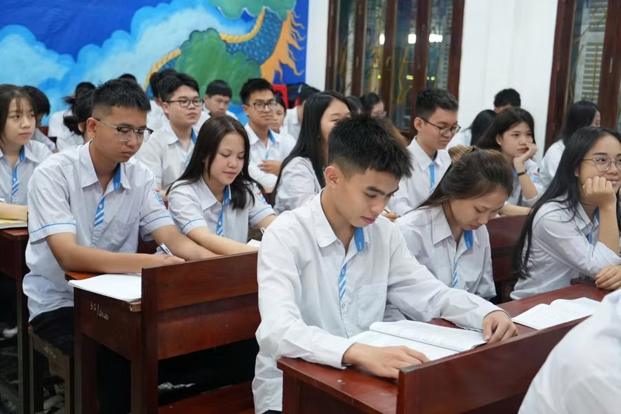 Trả lời kiến nghị cử tri phường Vinh Phú về đầu tư xây dựng thêm trường THPT trên địa bàn